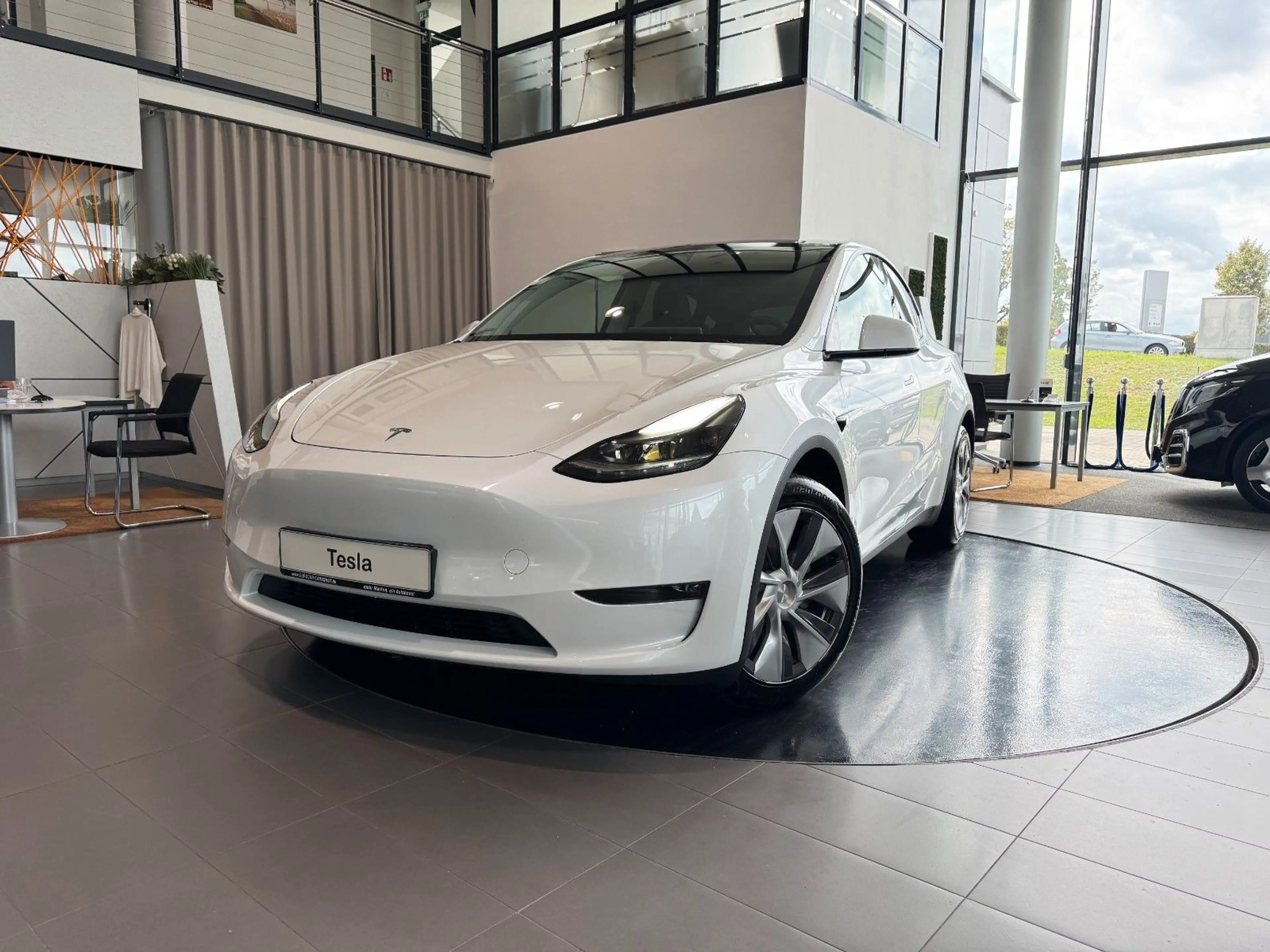 Tesla Model Y AWD Long Range Dual Motor Panorama AHK — photo 28