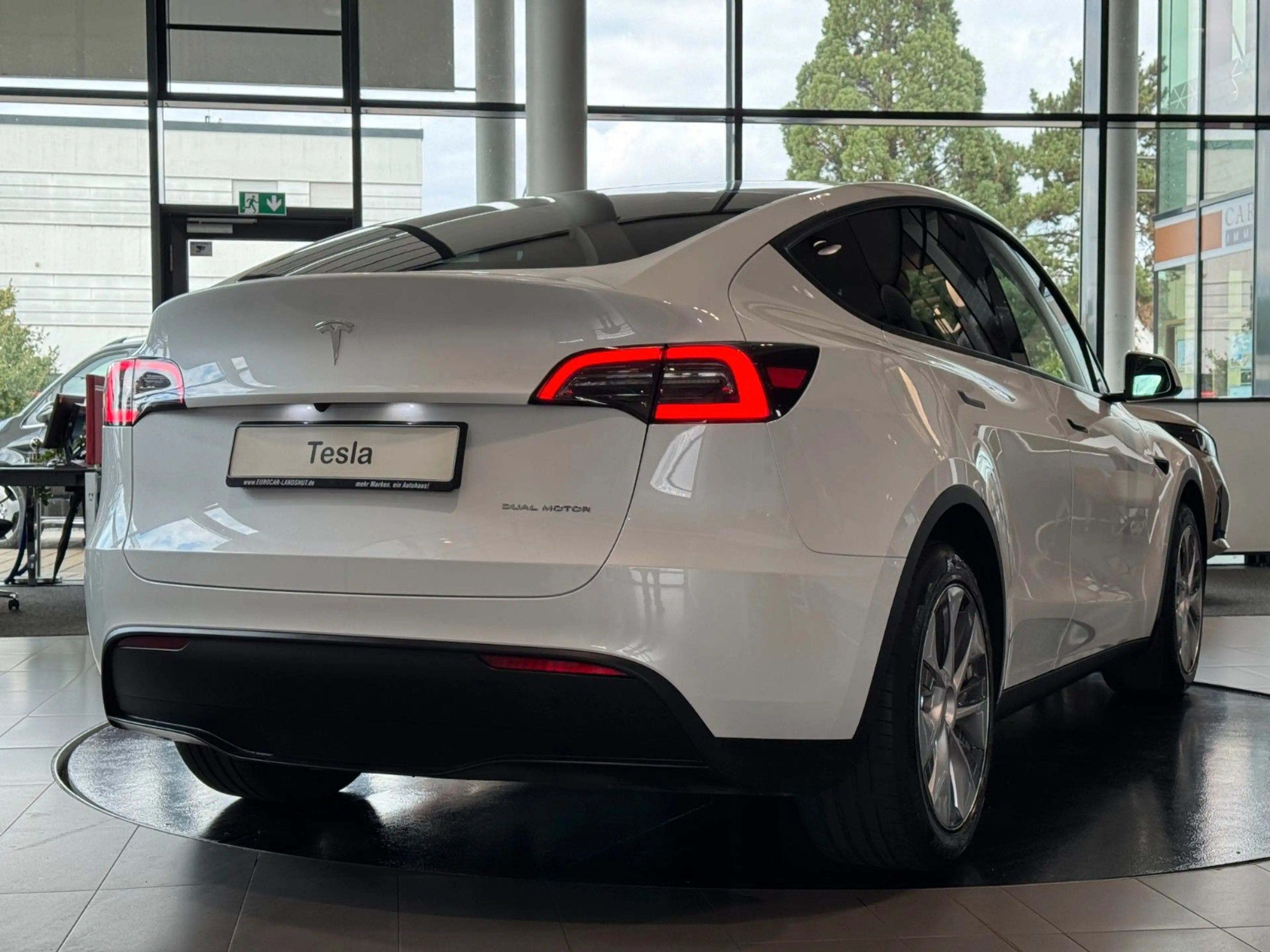 Tesla Model Y AWD Long Range Dual Motor Panorama AHK — photo 2