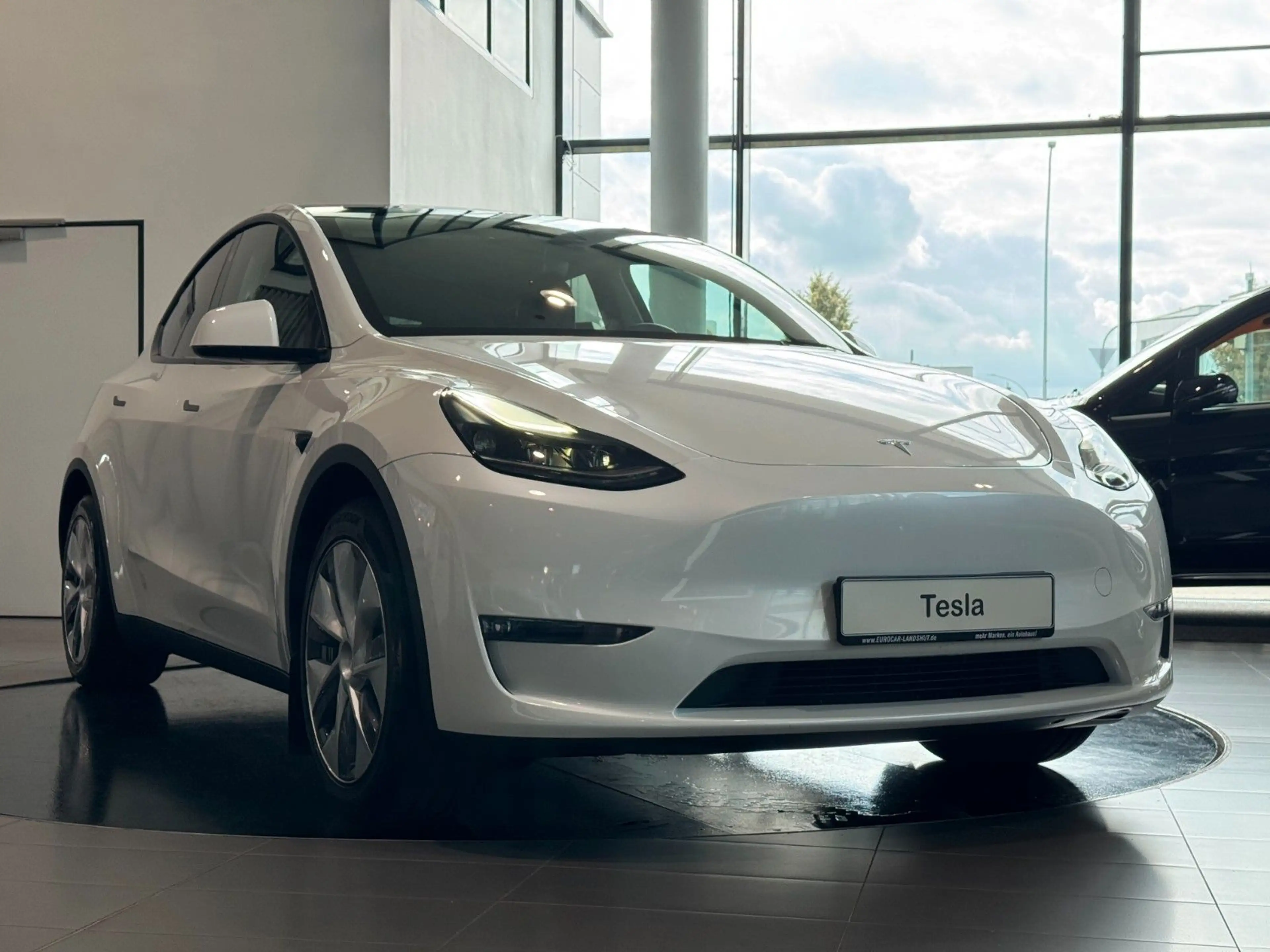 Tesla Model Y AWD Long Range Dual Motor Panorama AHK — photo 3