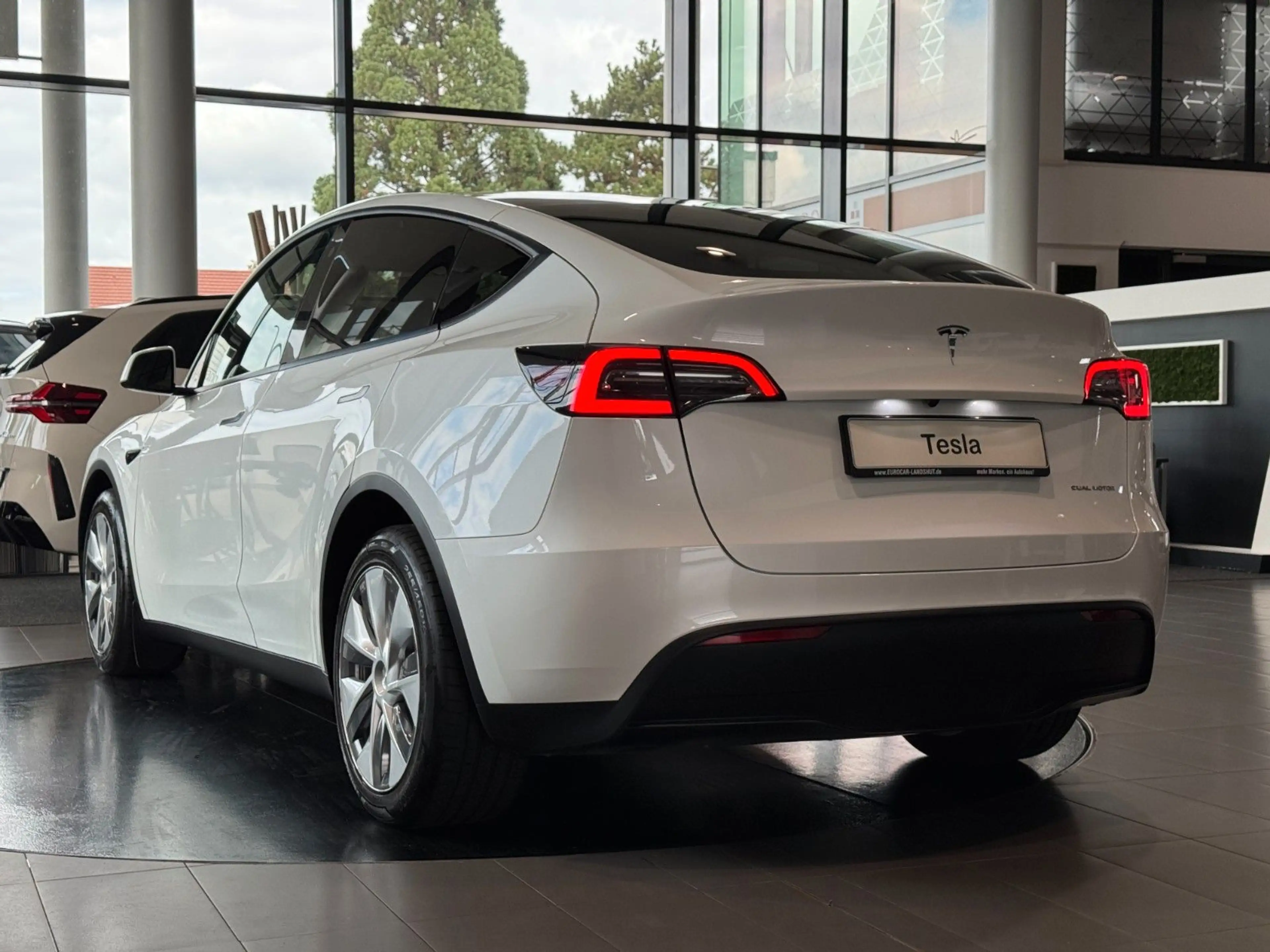 Tesla Model Y AWD Long Range Dual Motor Panorama AHK — photo 20