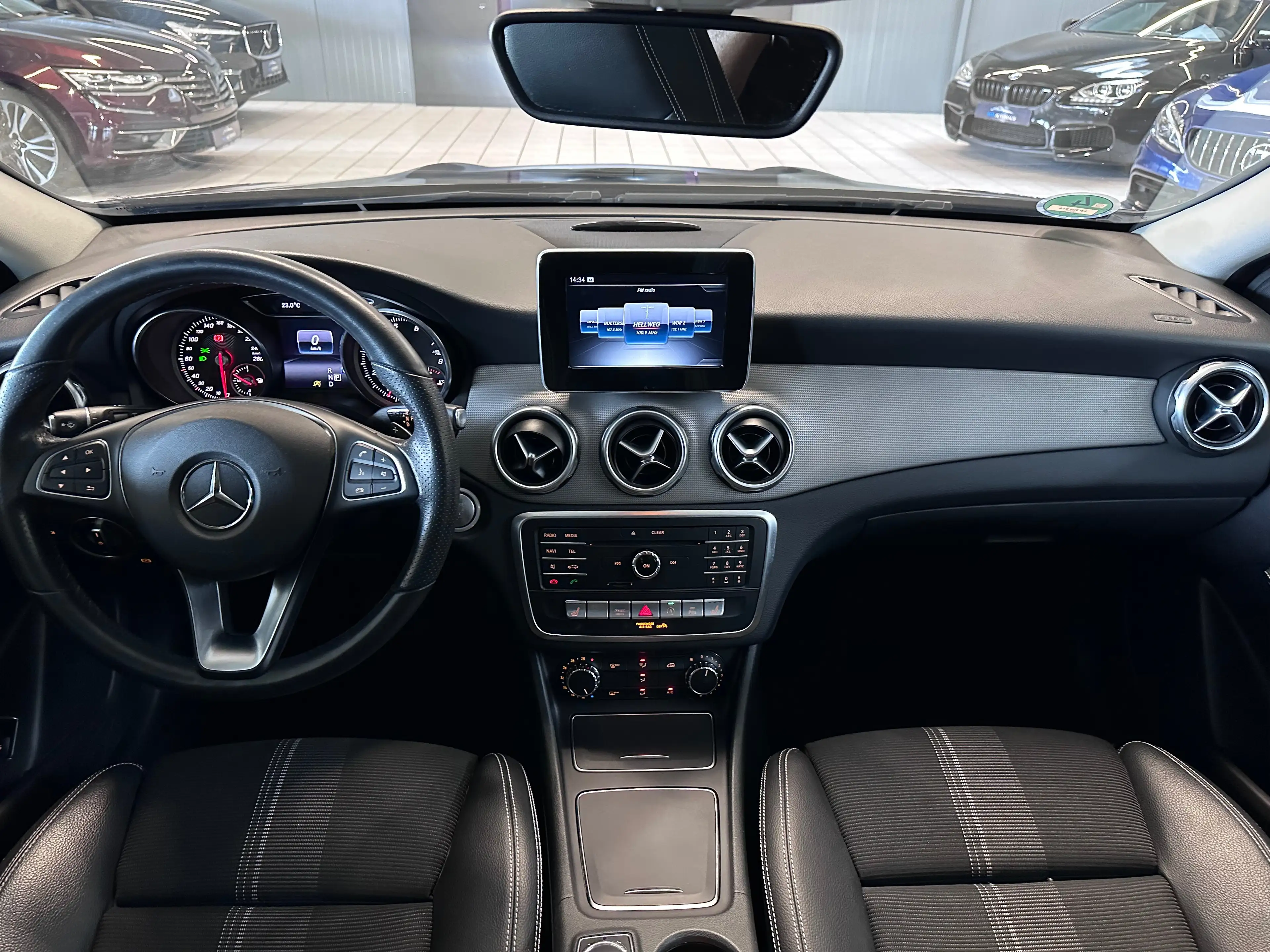 Mercedes-Benz GLA 200 GLA 200 Urban Automatik /LED/NAVI/PDC/SHZ/AHK/ — photo 15