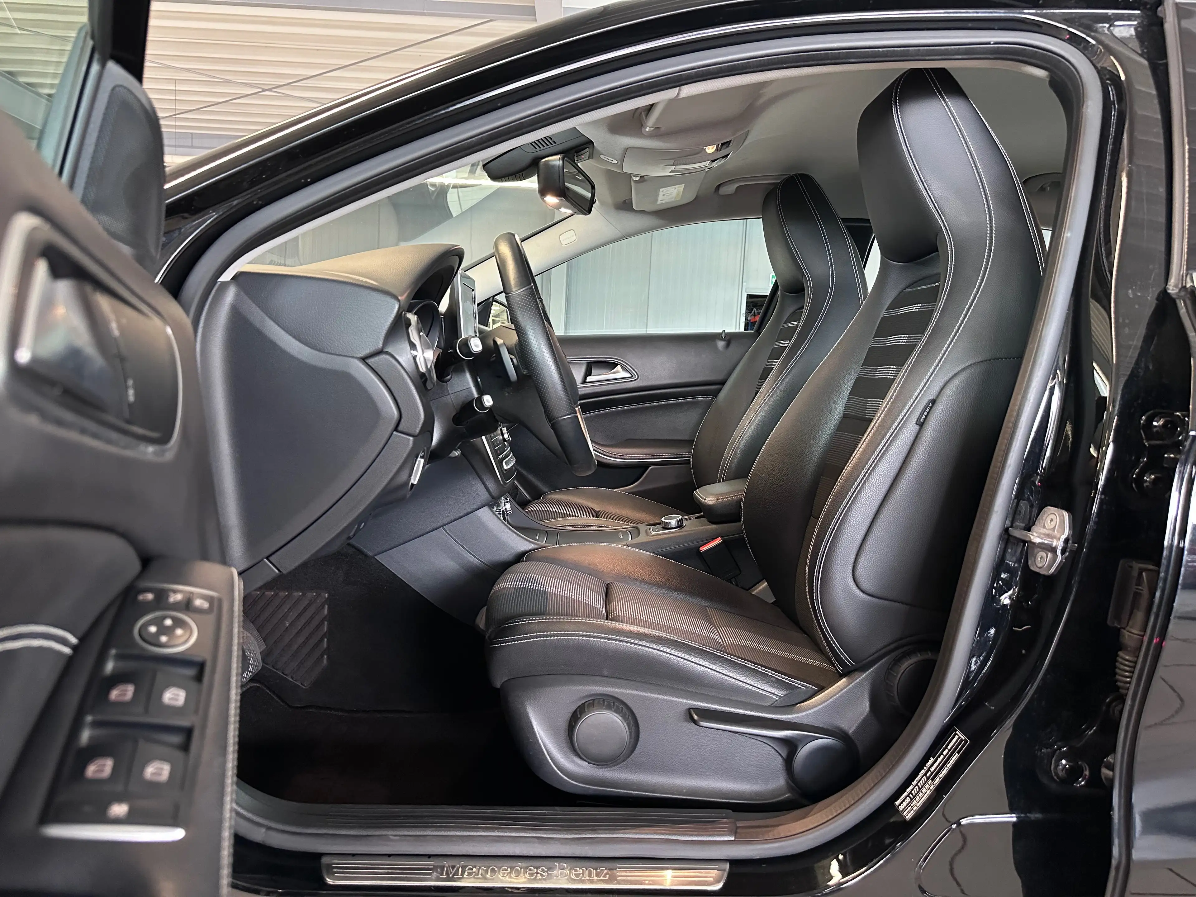Mercedes-Benz GLA 200 GLA 200 Urban Automatik /LED/NAVI/PDC/SHZ/AHK/ — photo 12