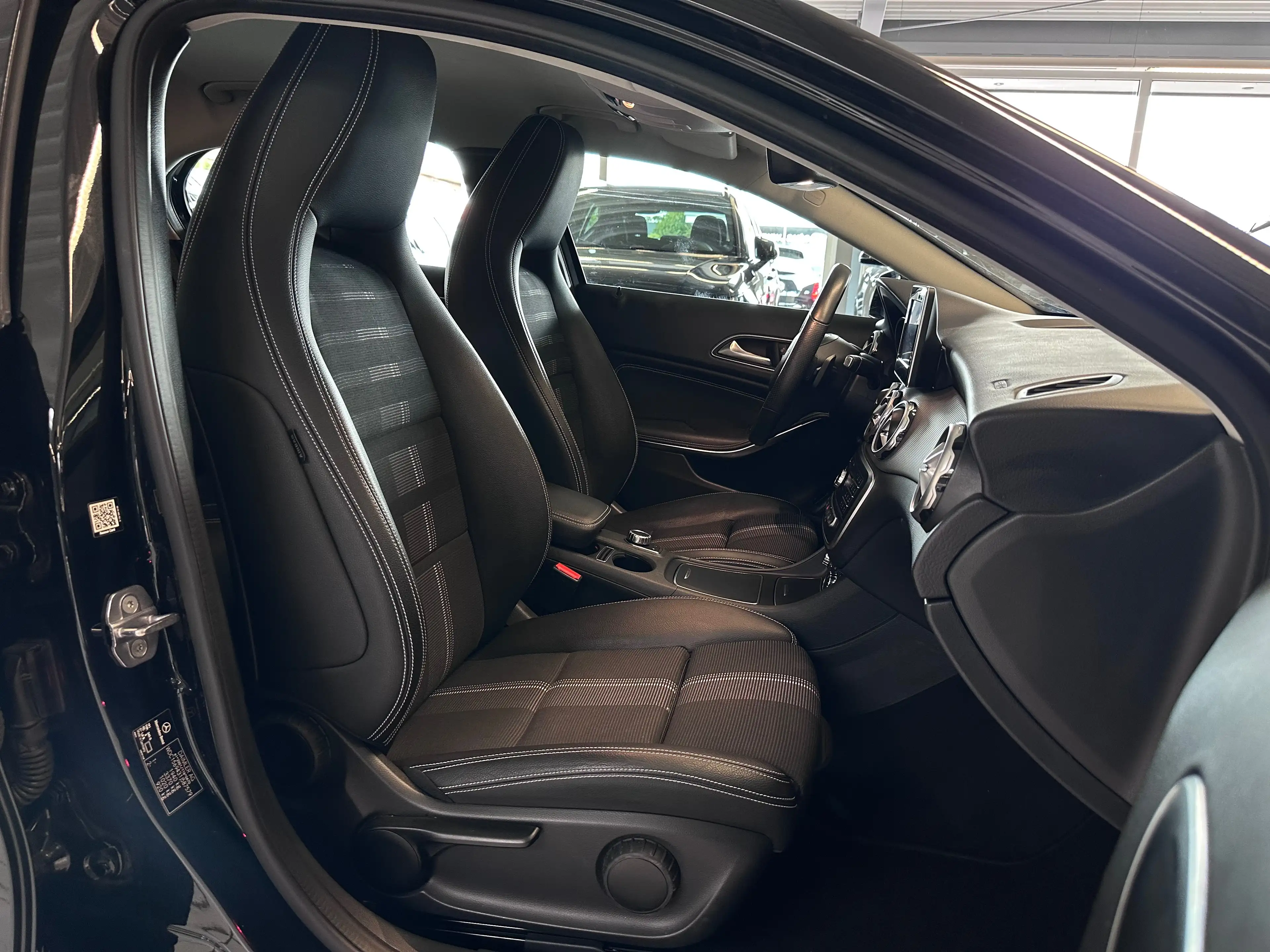 Mercedes-Benz GLA 200 GLA 200 Urban Automatik /LED/NAVI/PDC/SHZ/AHK/ — photo 13