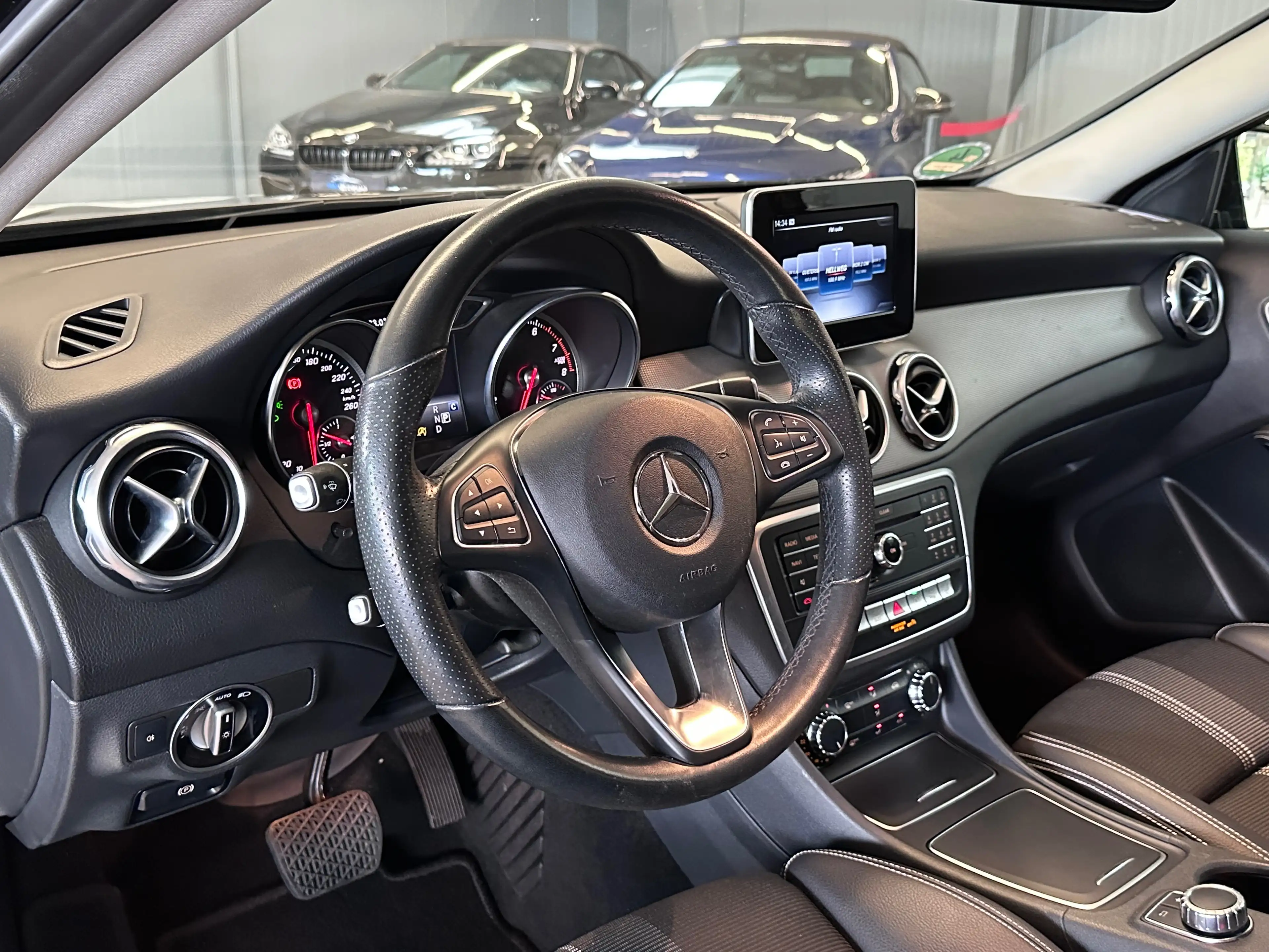 Mercedes-Benz GLA 200 GLA 200 Urban Automatik /LED/NAVI/PDC/SHZ/AHK/ — photo 14