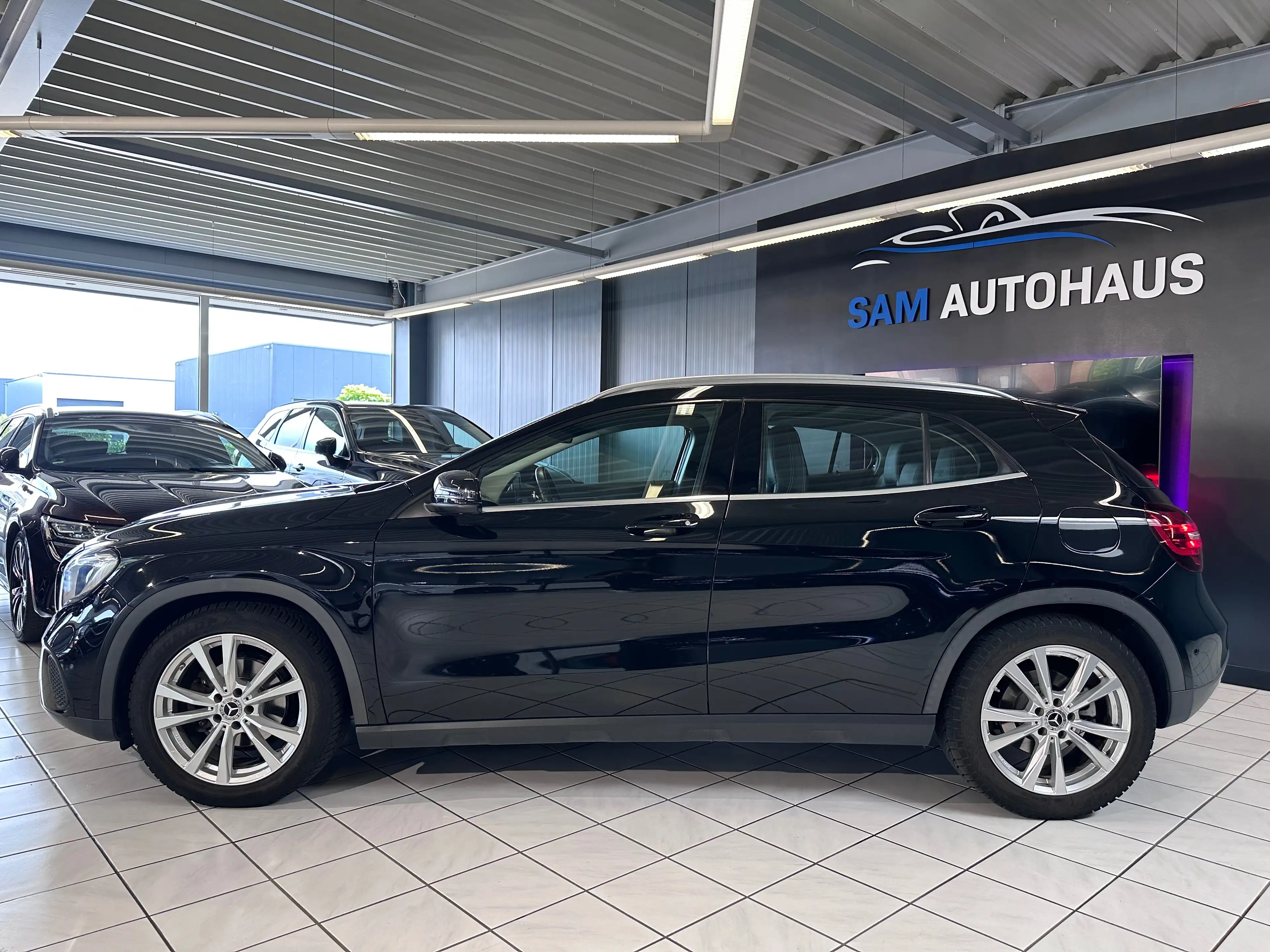 Mercedes-Benz GLA 200 GLA 200 Urban Automatik /LED/NAVI/PDC/SHZ/AHK/ — photo 2
