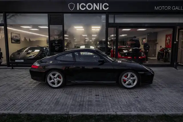 Porsche 911 view 4