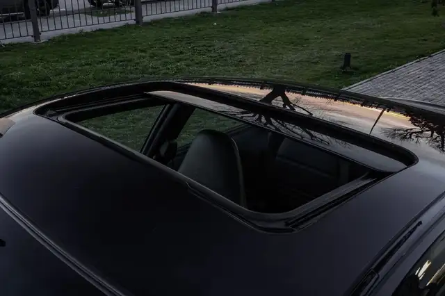 Porsche 911 view 11