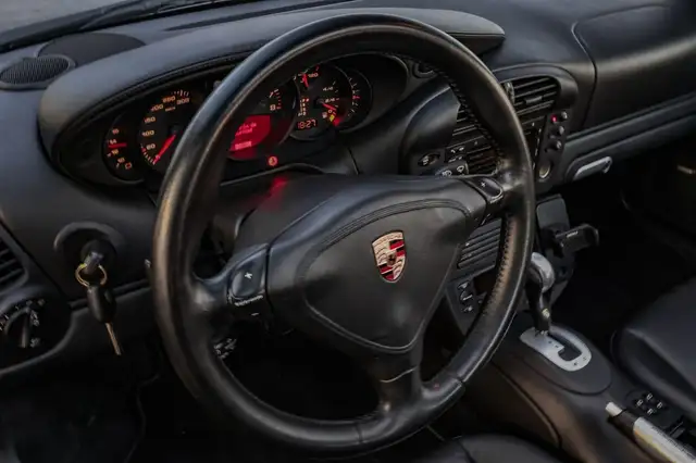 Porsche 911 view 15