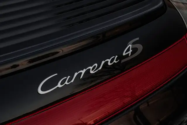 Porsche 911 view 7