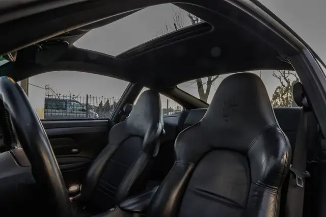 Porsche 911 view 10