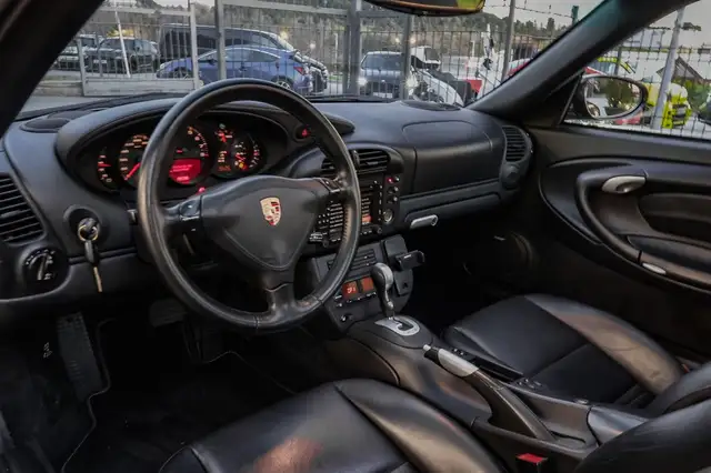 Porsche 911 view 9