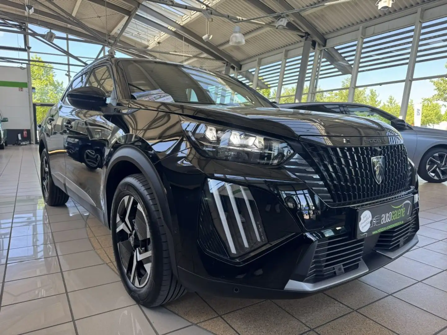 Peugeot 2008 BlueHDi 130 EAT8 GT - 2