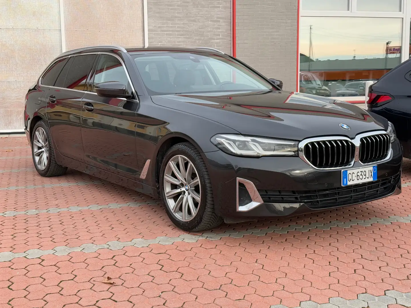 BMW 520 520d Touring mhev 48V Luxury auto Grigio - 1