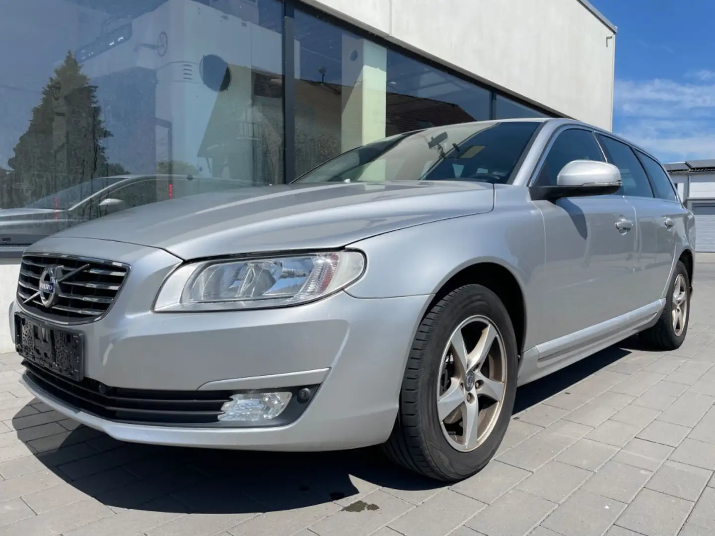 Volvo V70 Kombi Linje Klima Sitzh. Navi Temp Silber - 1