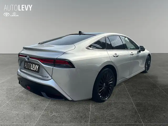Toyota Mirai view 6