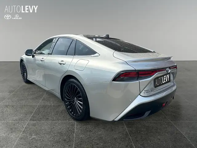Toyota Mirai view 4