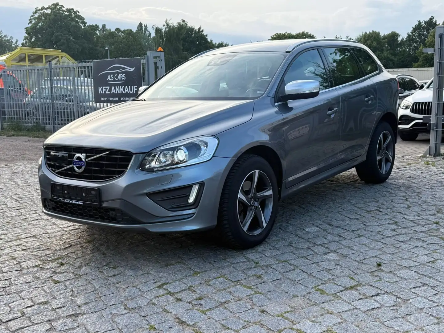 Volvo XC60 2.0 R-Design*Kamera*AHK*Navi*Euro6* Gris - 2