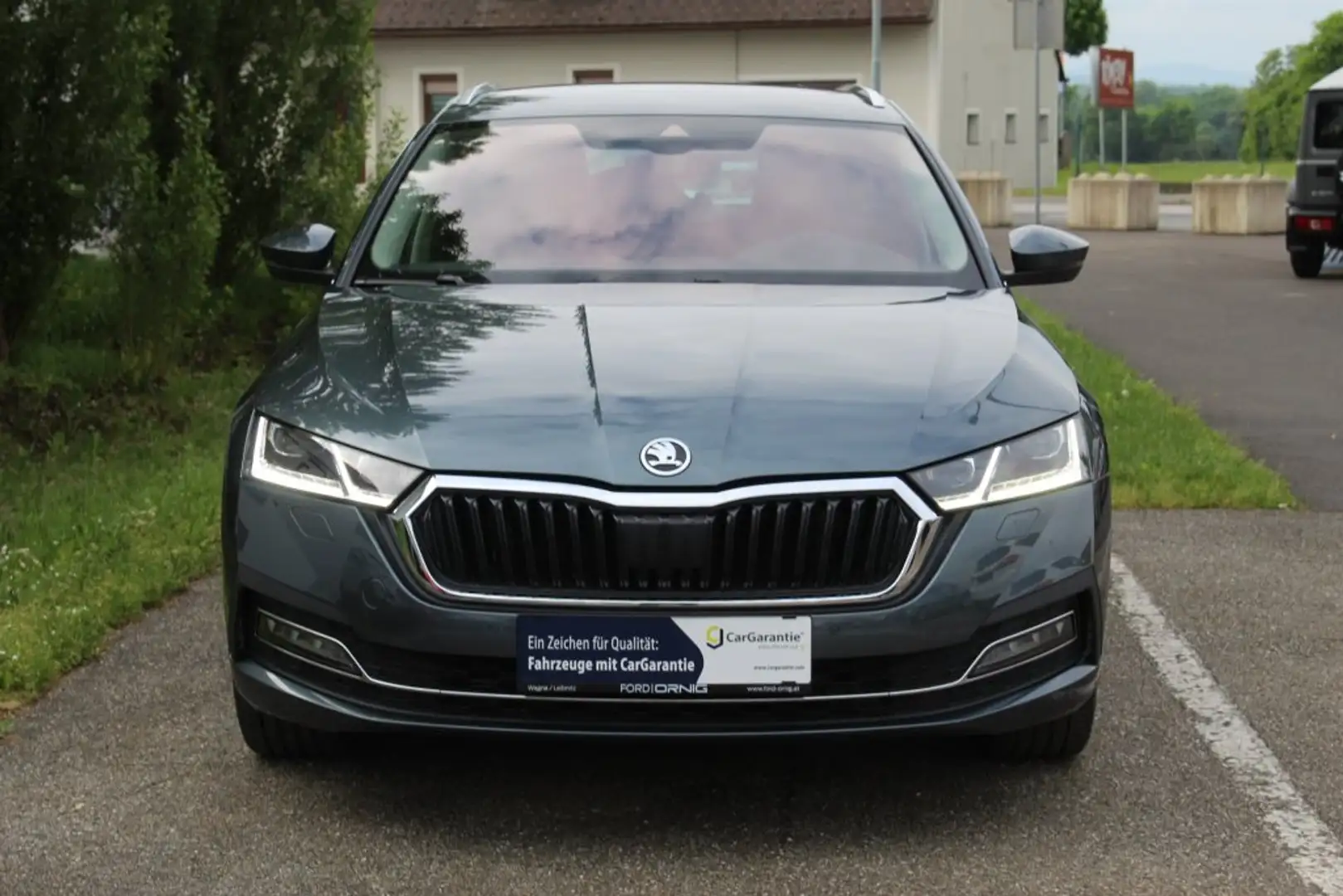 Skoda Octavia Skoda Octavia Kombi Premium 2.0 TDI 150PS DSG Gris - 2