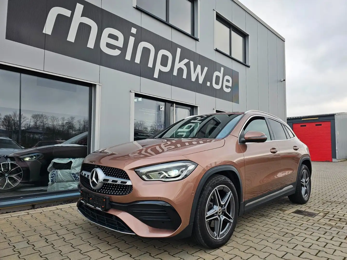 Mercedes-Benz GLA 200 AMG-Line 1332(cm³)RKamera PDC SZH LED Gold - 1
