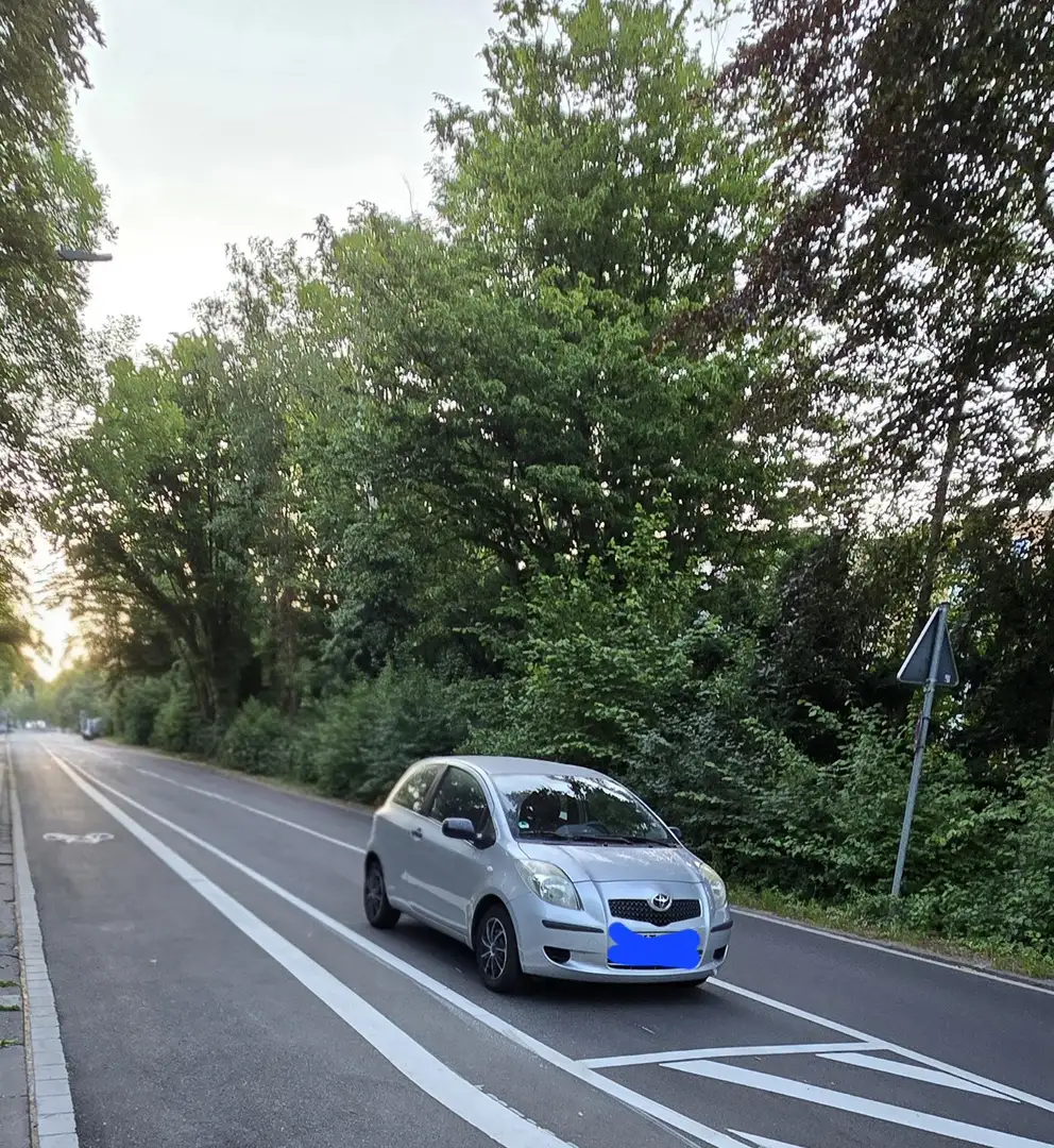 Toyota Yaris 1.3 VVT-i Executive - 1