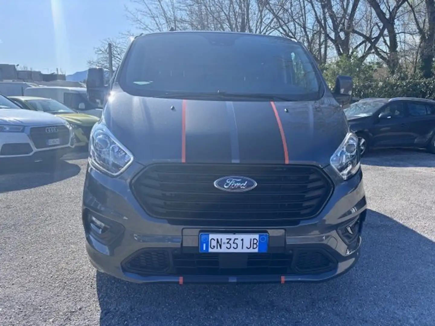 Ford Tourneo Custom Sport 2.0 tdci EcoBlue 170 cv L1 H1 8p Gris - 1