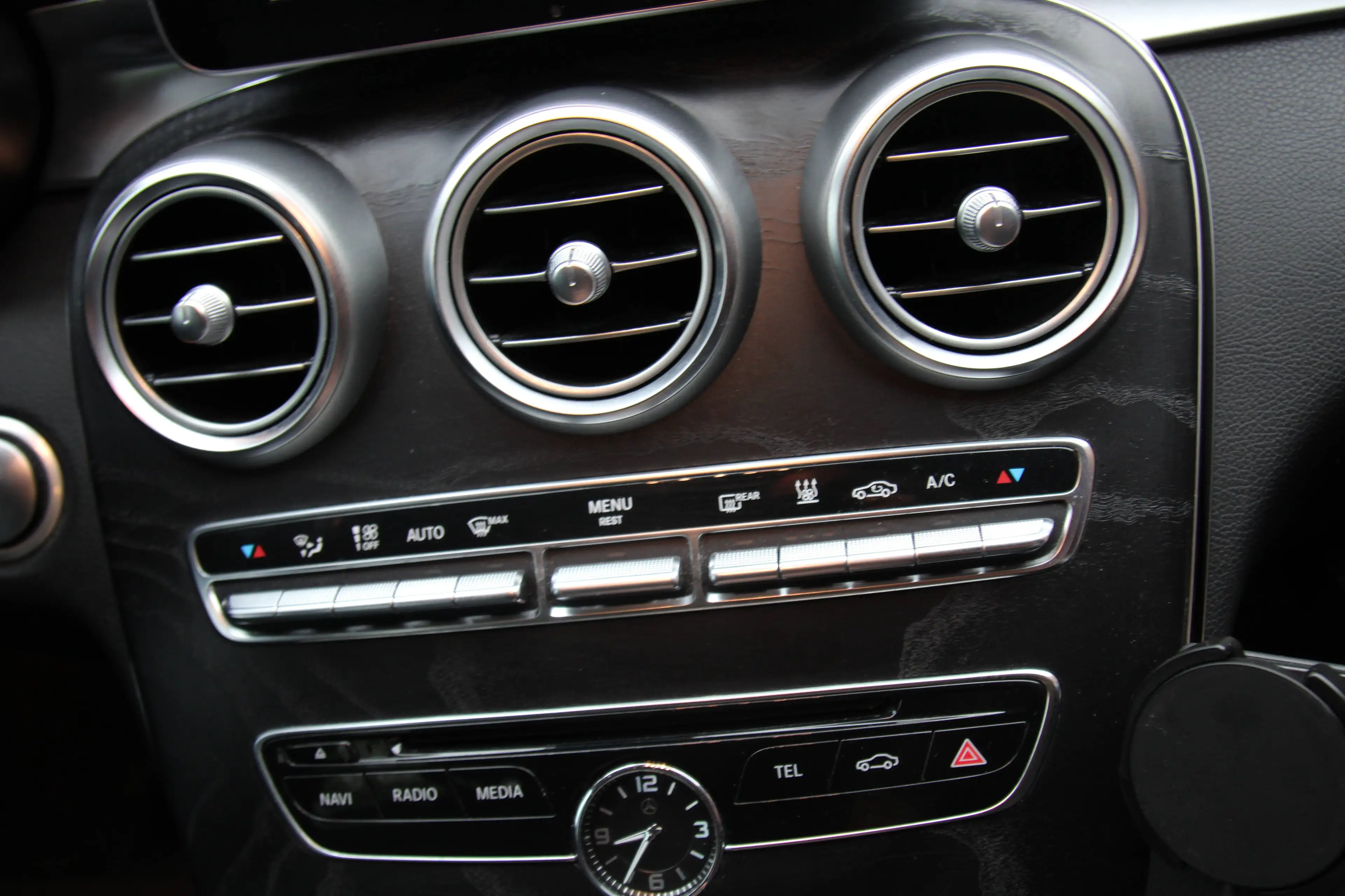 Mercedes-Benz C 350 Mercedes-Benz C-Klasse Estate 350 e Lease Edition — photo 14