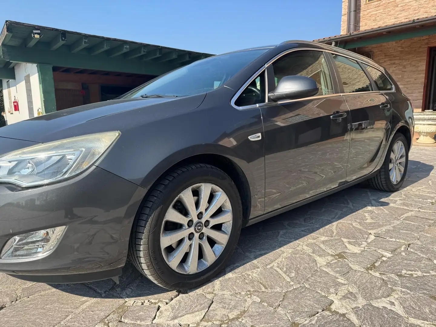 Opel Astra 1.7 CDTI 110CV Sports Tourer Cosmo neopatentati Brun - 1
