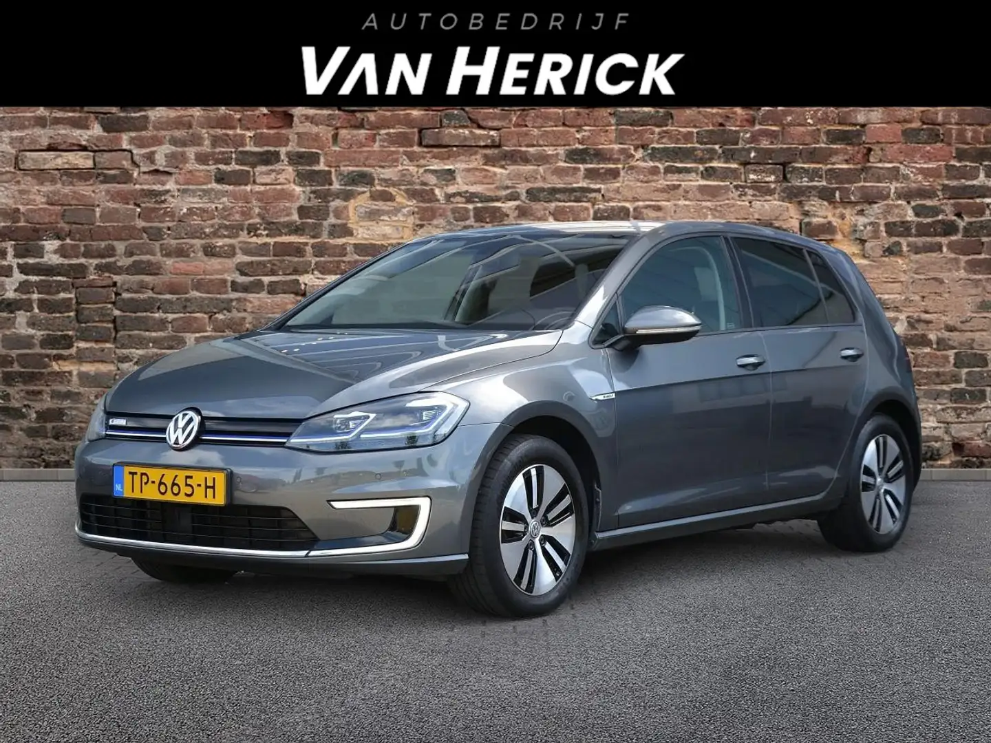 Volkswagen e-Golf | Adaptieve Cruise | Apple Carplay | Nette staat Grijs - 1