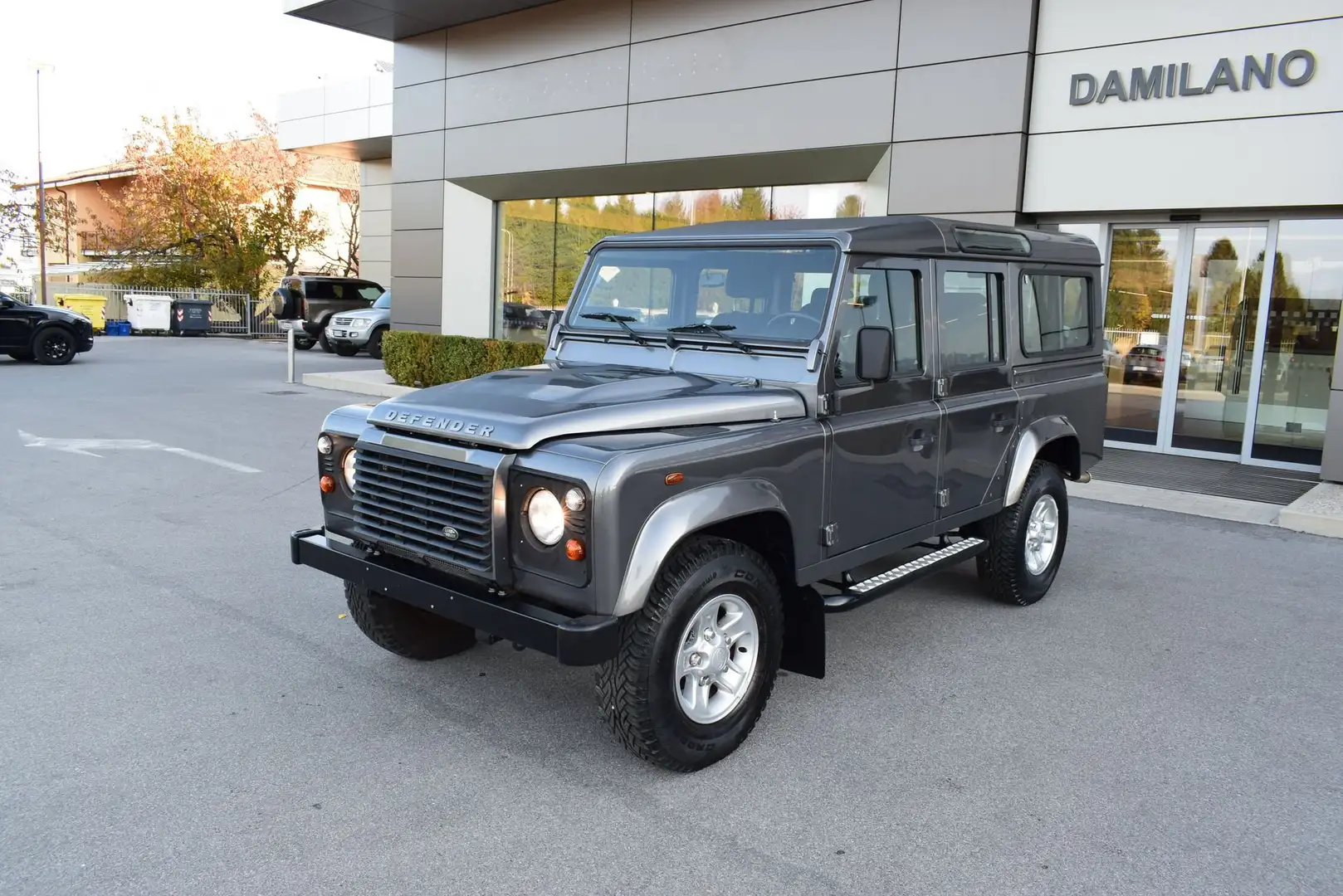 Land Rover Defender Defender 110 2.2 TD4 Station Wagon SE N1 AUTOCARRO Gris - 1