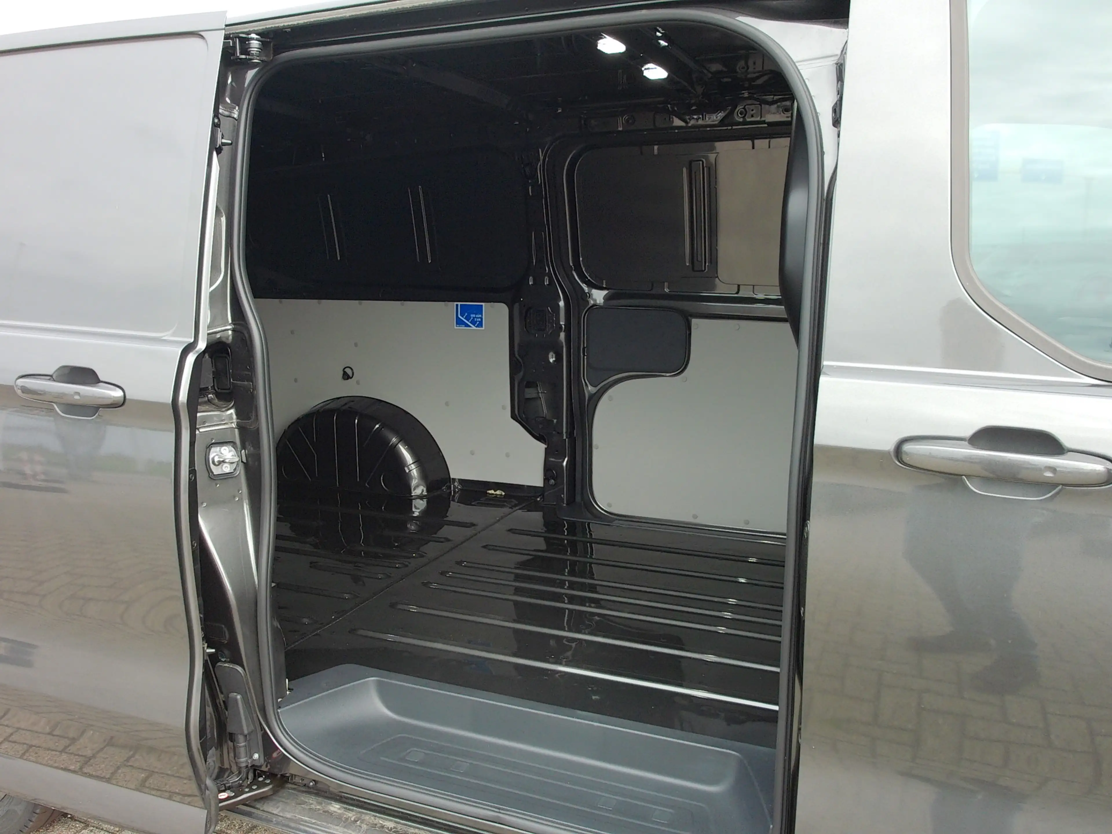 Ford E-Transit Cust. 340 L2H1 Limited 71 kWh, Trekhaak / Carplay — photo 19