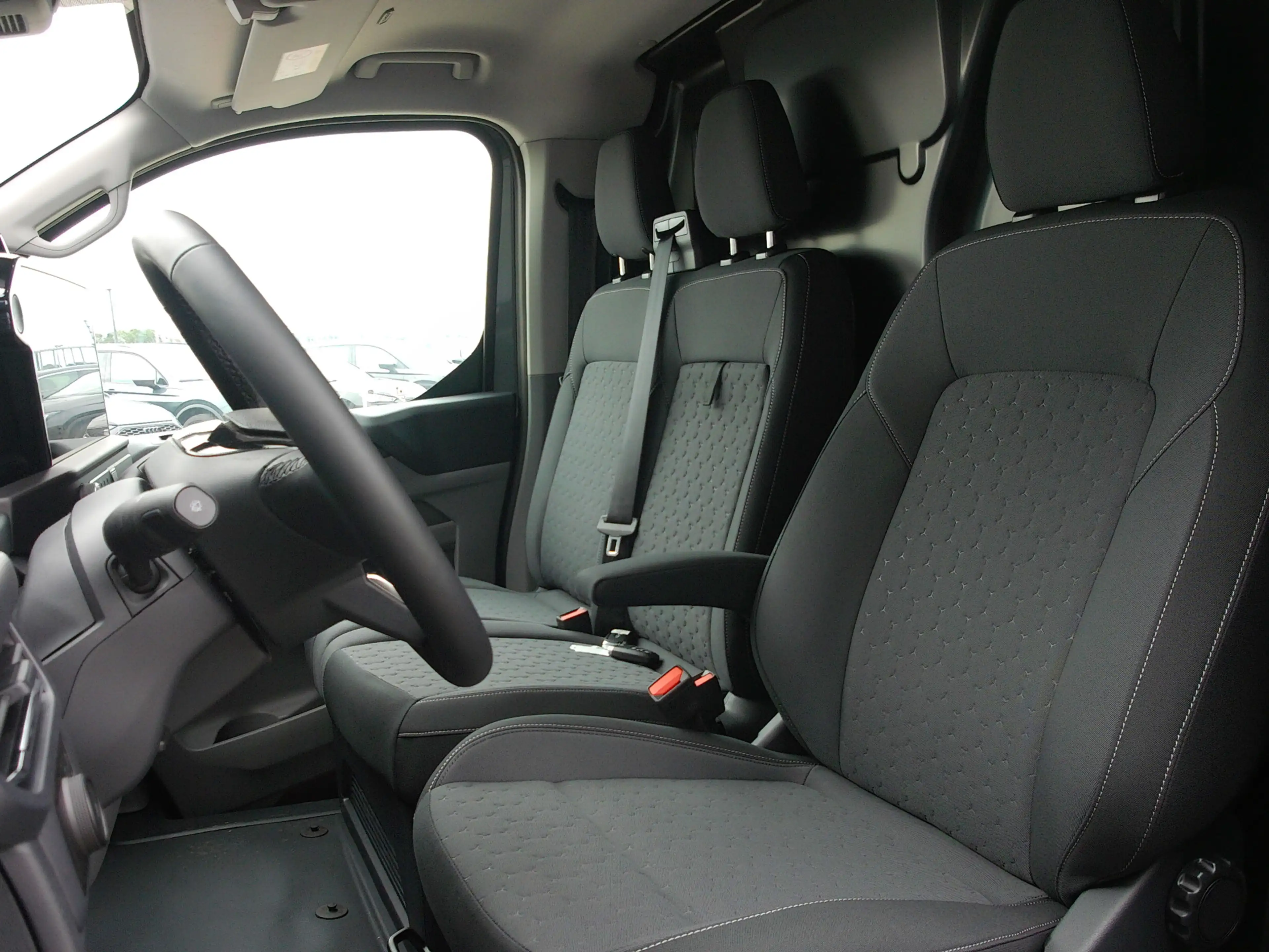 Ford E-Transit Cust. 340 L2H1 Limited 71 kWh, Trekhaak / Carplay — photo 5