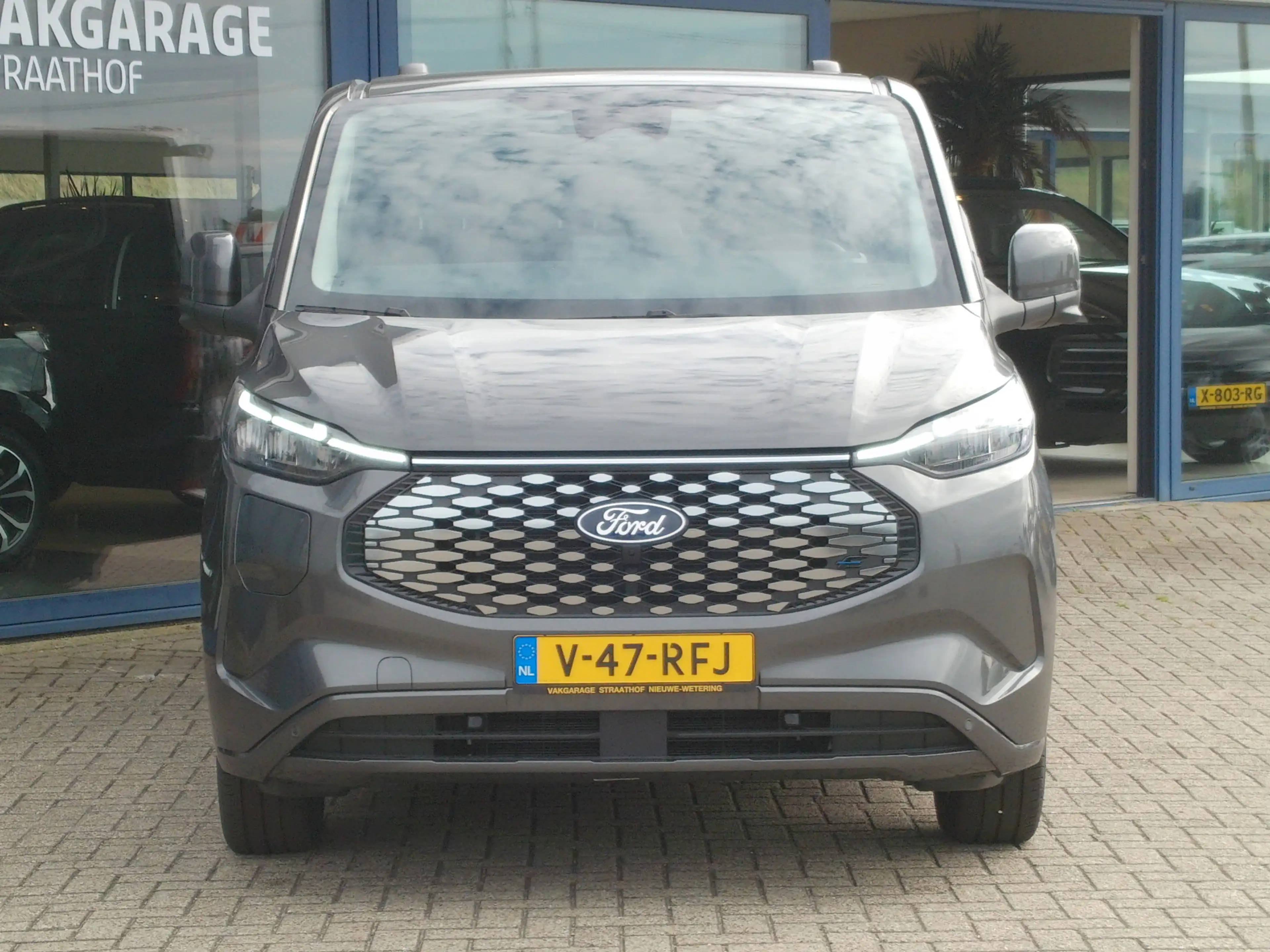 Ford E-Transit Cust. 340 L2H1 Limited 71 kWh, Trekhaak / Carplay — photo 2