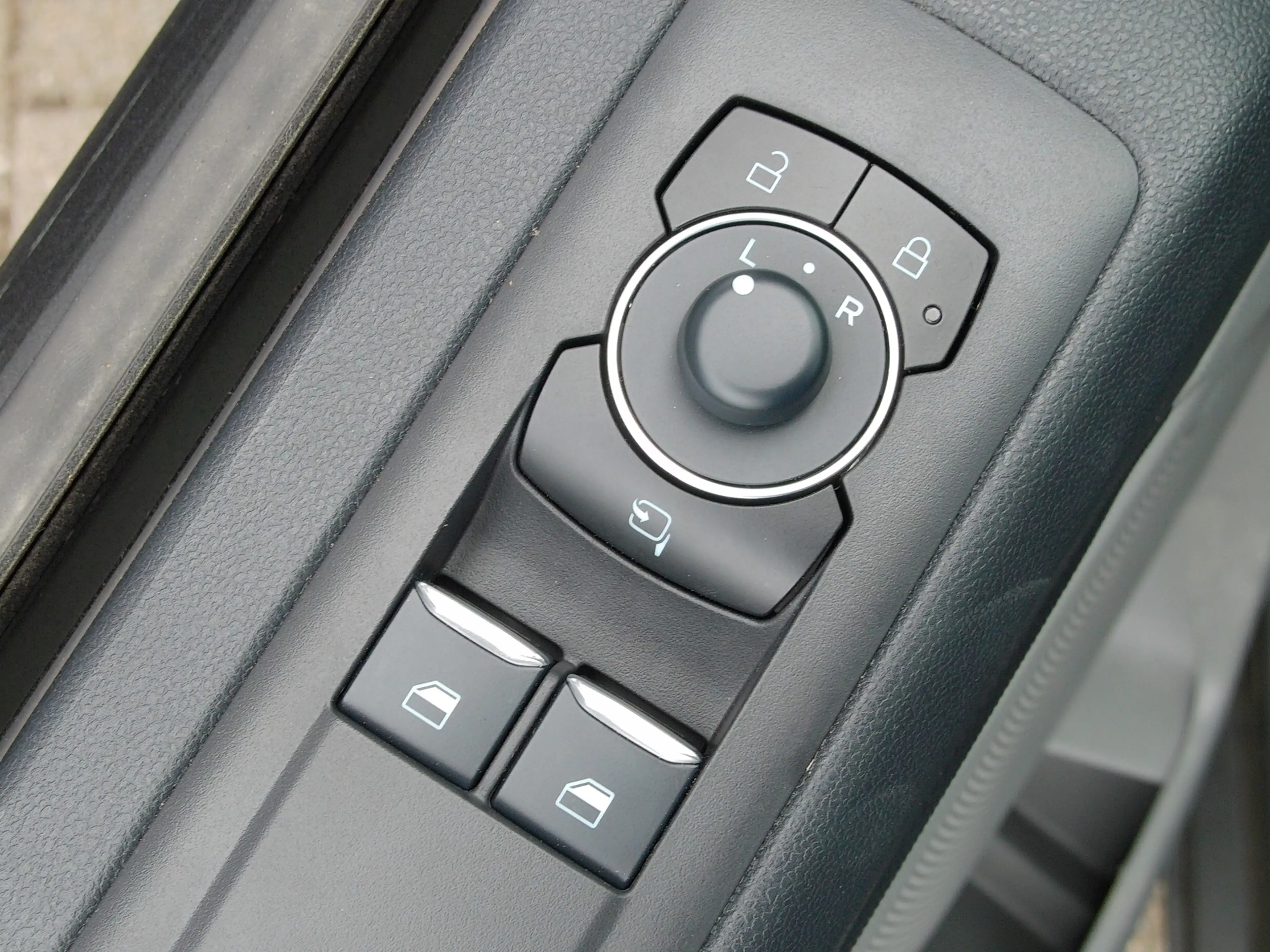 Ford E-Transit Cust. 340 L2H1 Limited 71 kWh, Trekhaak / Carplay — photo 13