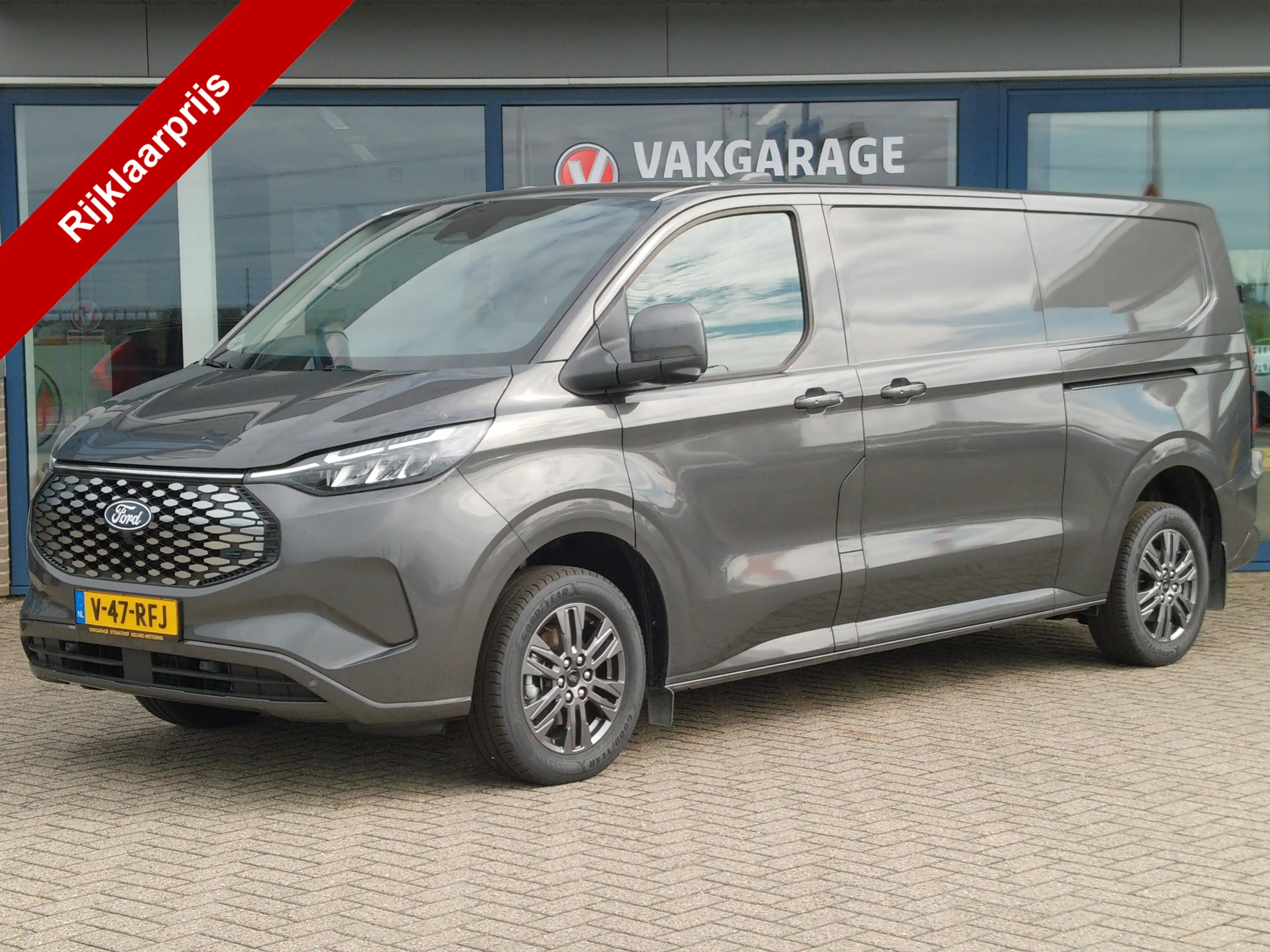 Ford E-Transit Cust. 340 L2H1 Limited 71 kWh, Trekhaak / Carplay