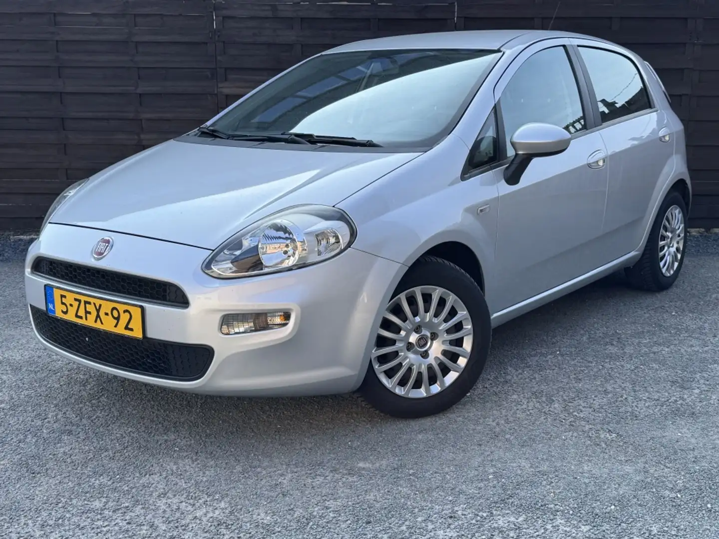 Fiat Punto Evo 1.2 Pop / Airco / Nieuwe APK / Distributie VV. Gris - 1