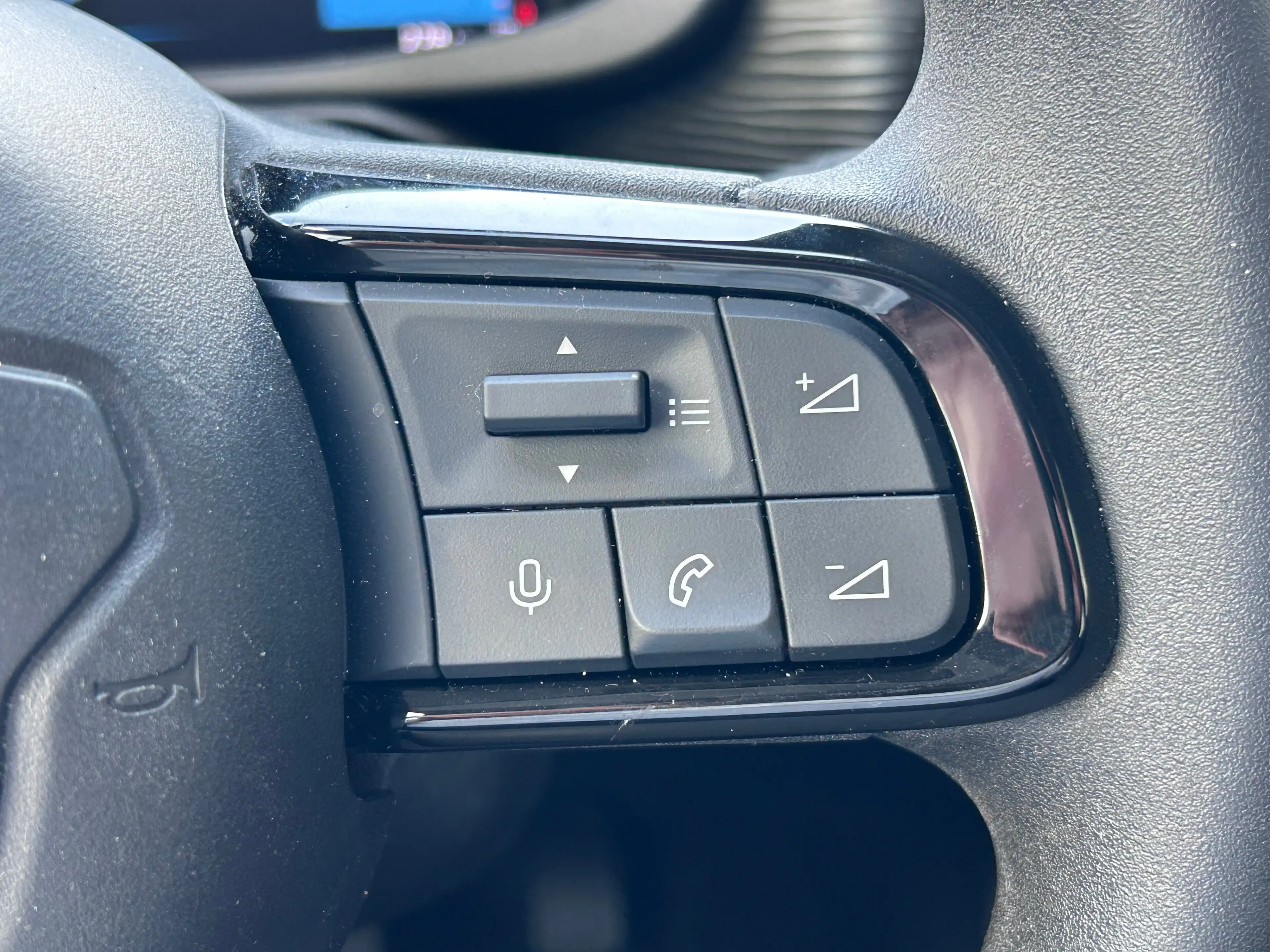 Jeep Avenger Longitude 54 kWh Stoelverwarming | Parkeersensoren — photo 18