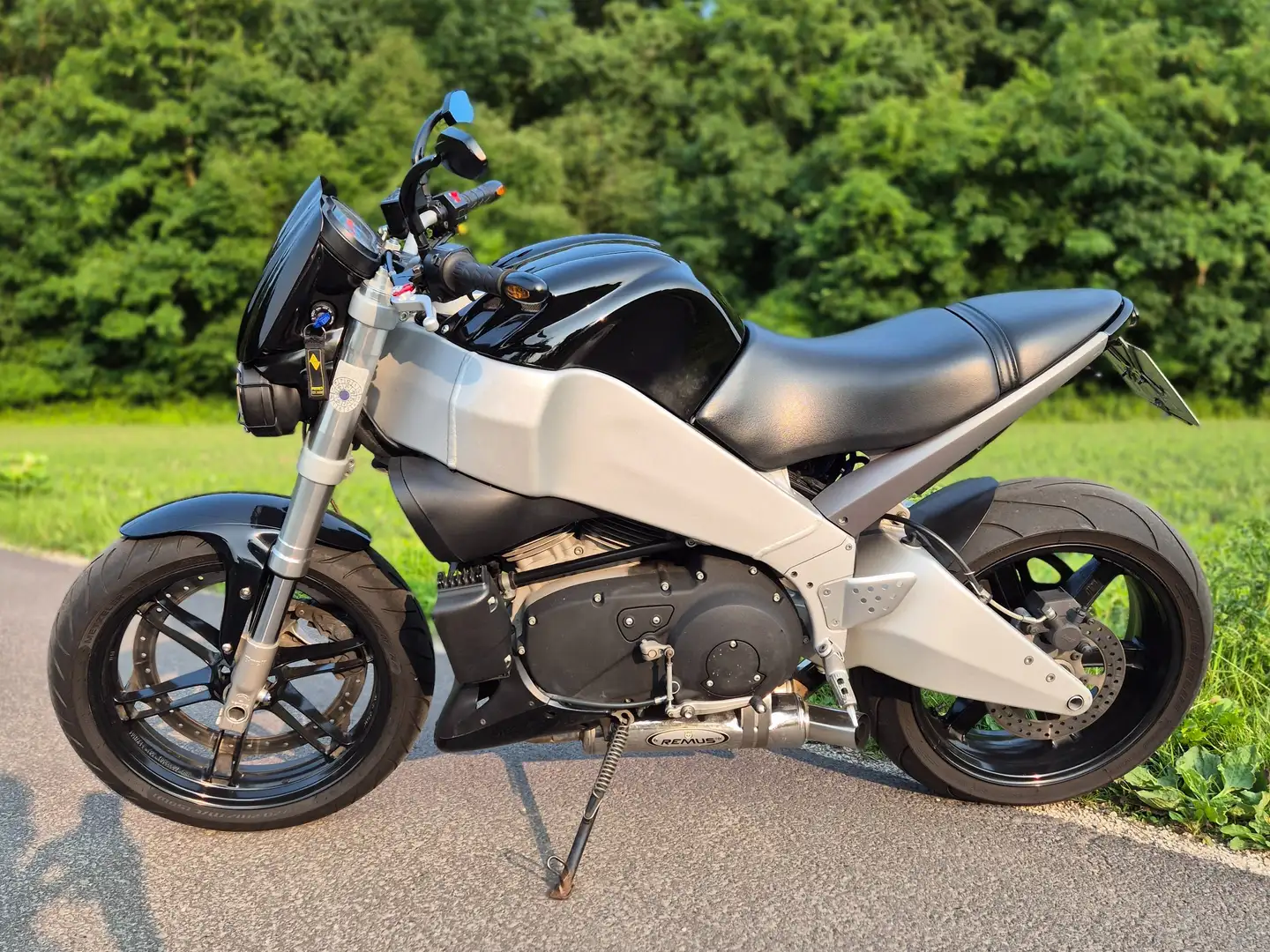 Buell XB 9 SX - REMUS Auspuff - R&R Heck - Carbon Lufteinlass Schwarz - 1
