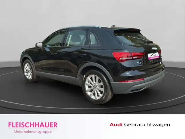 Audi Q3 view 5