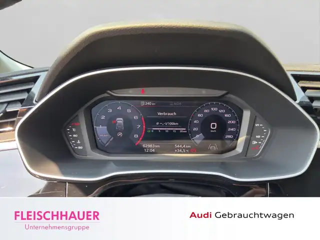 Audi Q3 view 12