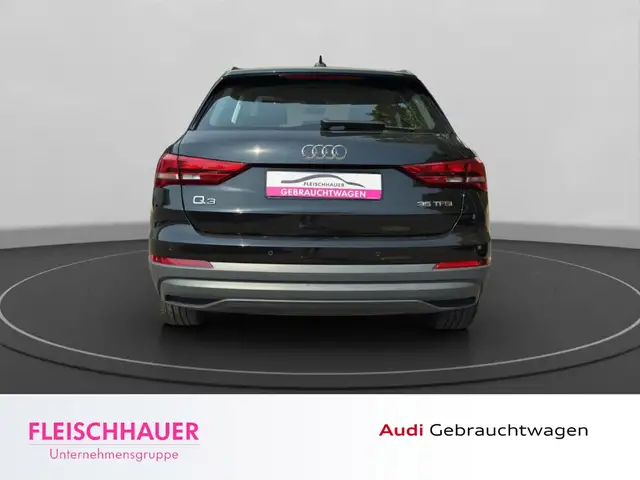 Audi Q3 view 6