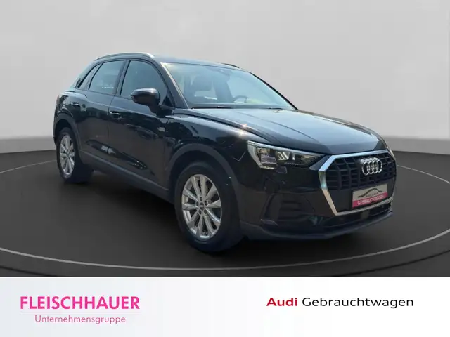 Audi Q3 view 9