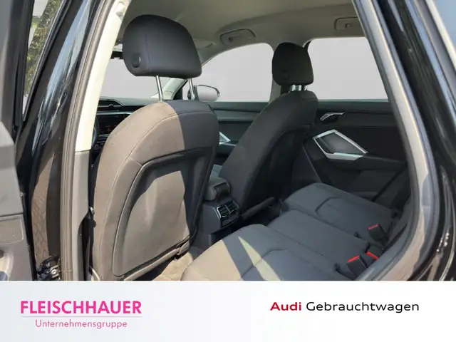 Audi Q3 view 14