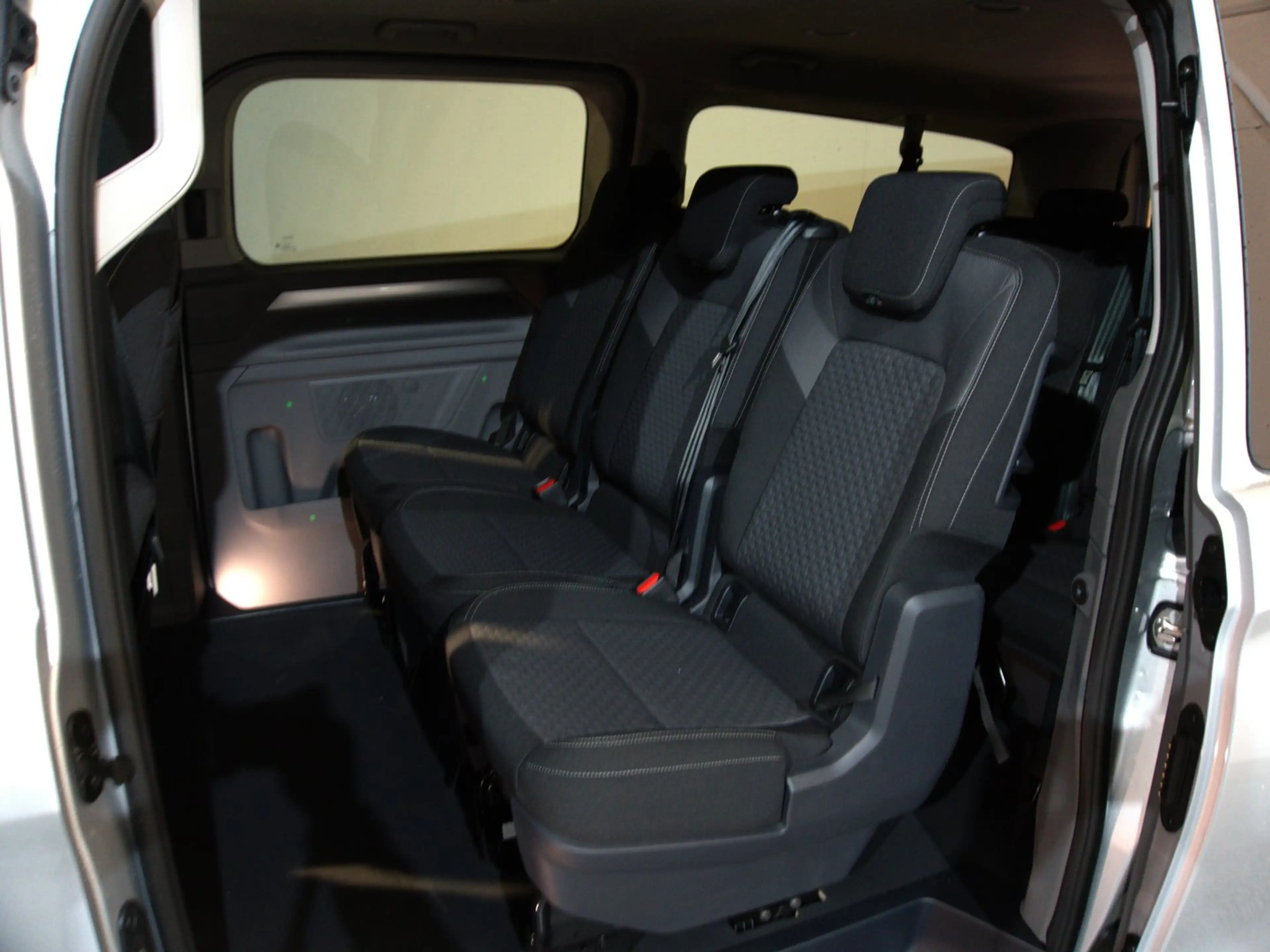 Volkswagen T7 Caravelle VW T7 Caravelle Life LR TDI 4MOTION — photo 6