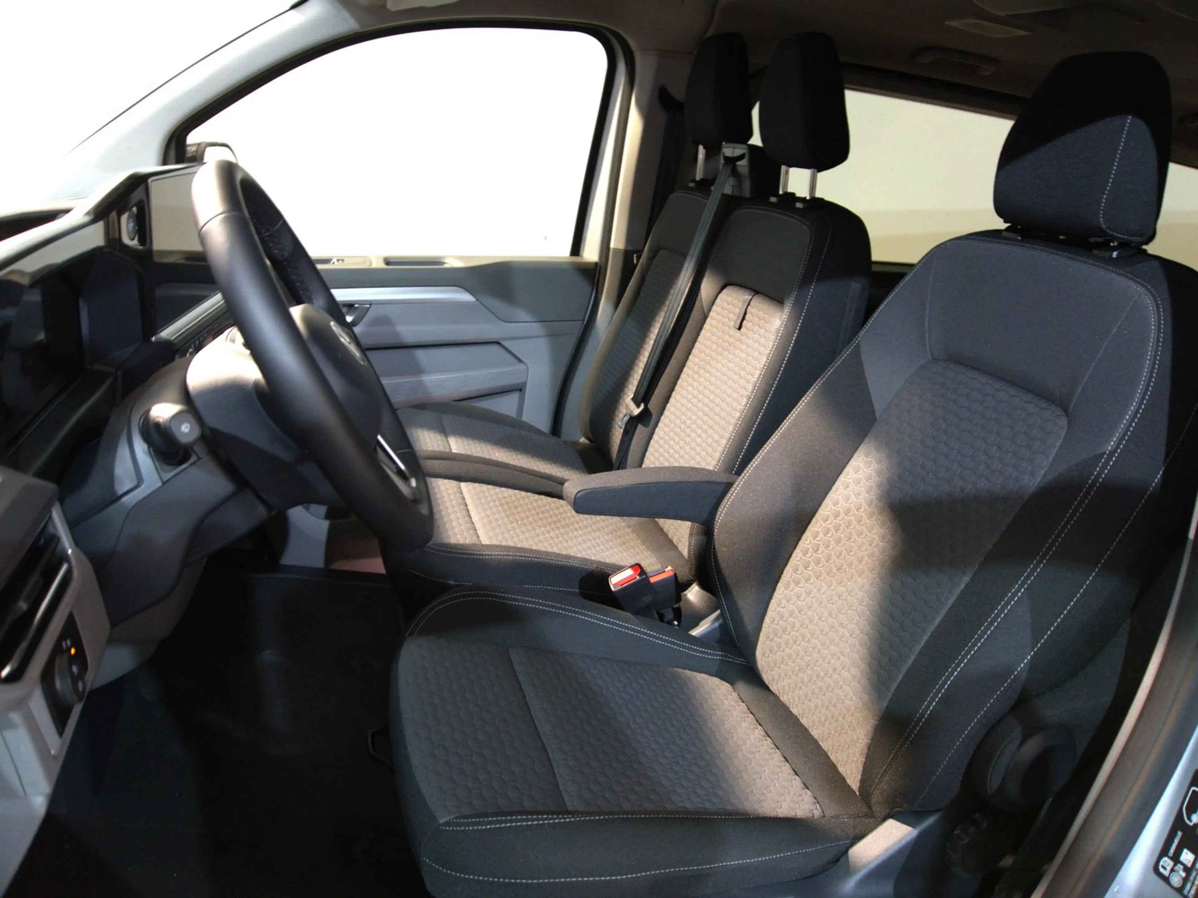 Volkswagen T7 Caravelle VW T7 Caravelle Life LR TDI 4MOTION — photo 5
