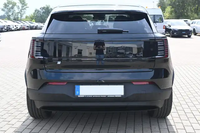 Volvo Ex30 view 4