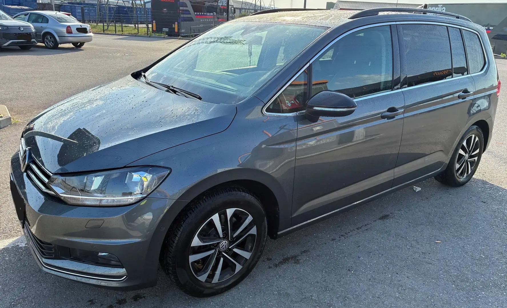 Volkswagen Touran Touran Comfortline 1,6 SCR TDI DSG 7 Sitze Comfortline Silber - 1