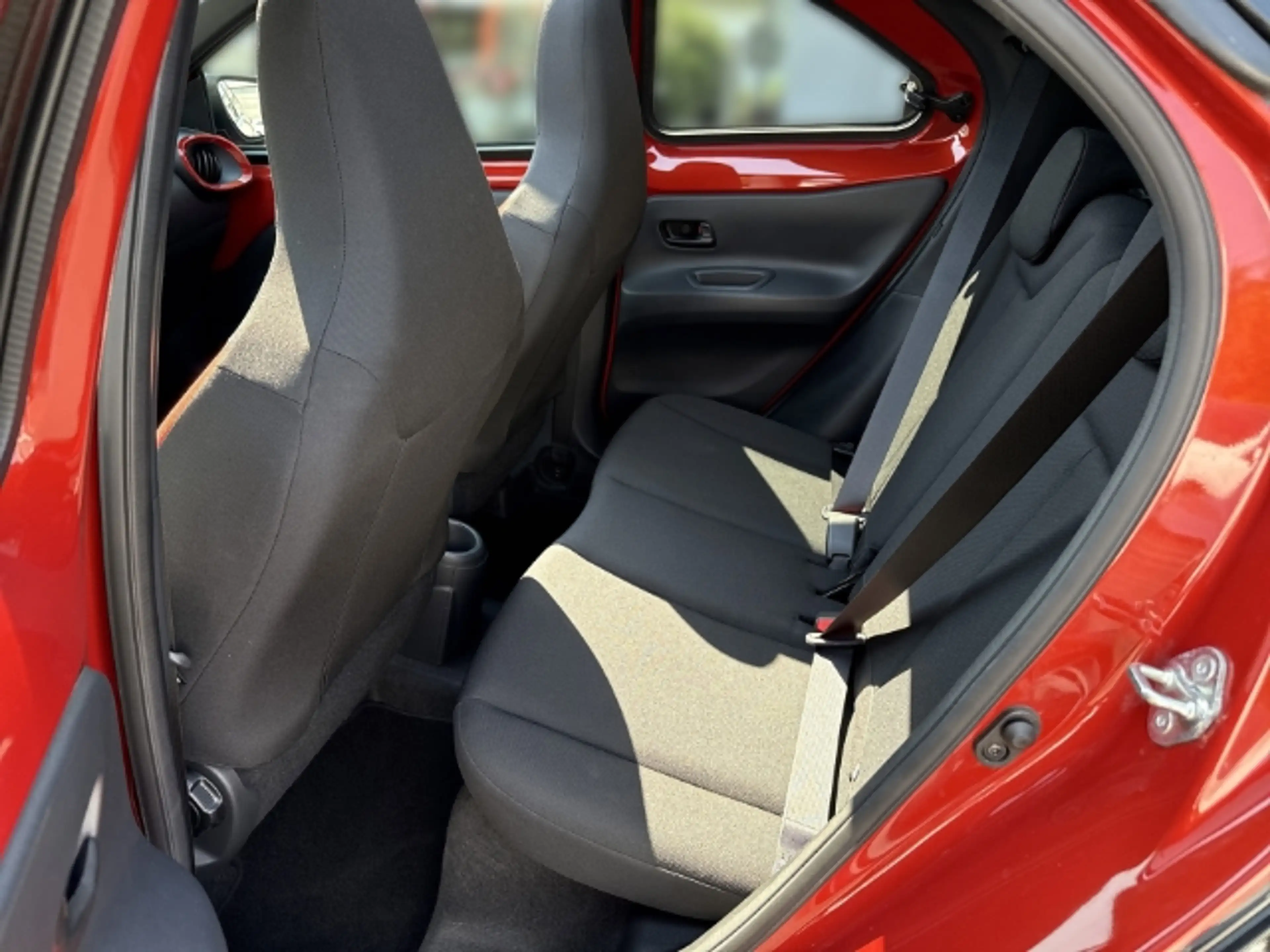 Toyota Aygo X Air Team D Faltdach LED Apple CarPlay Android Auto — photo 10