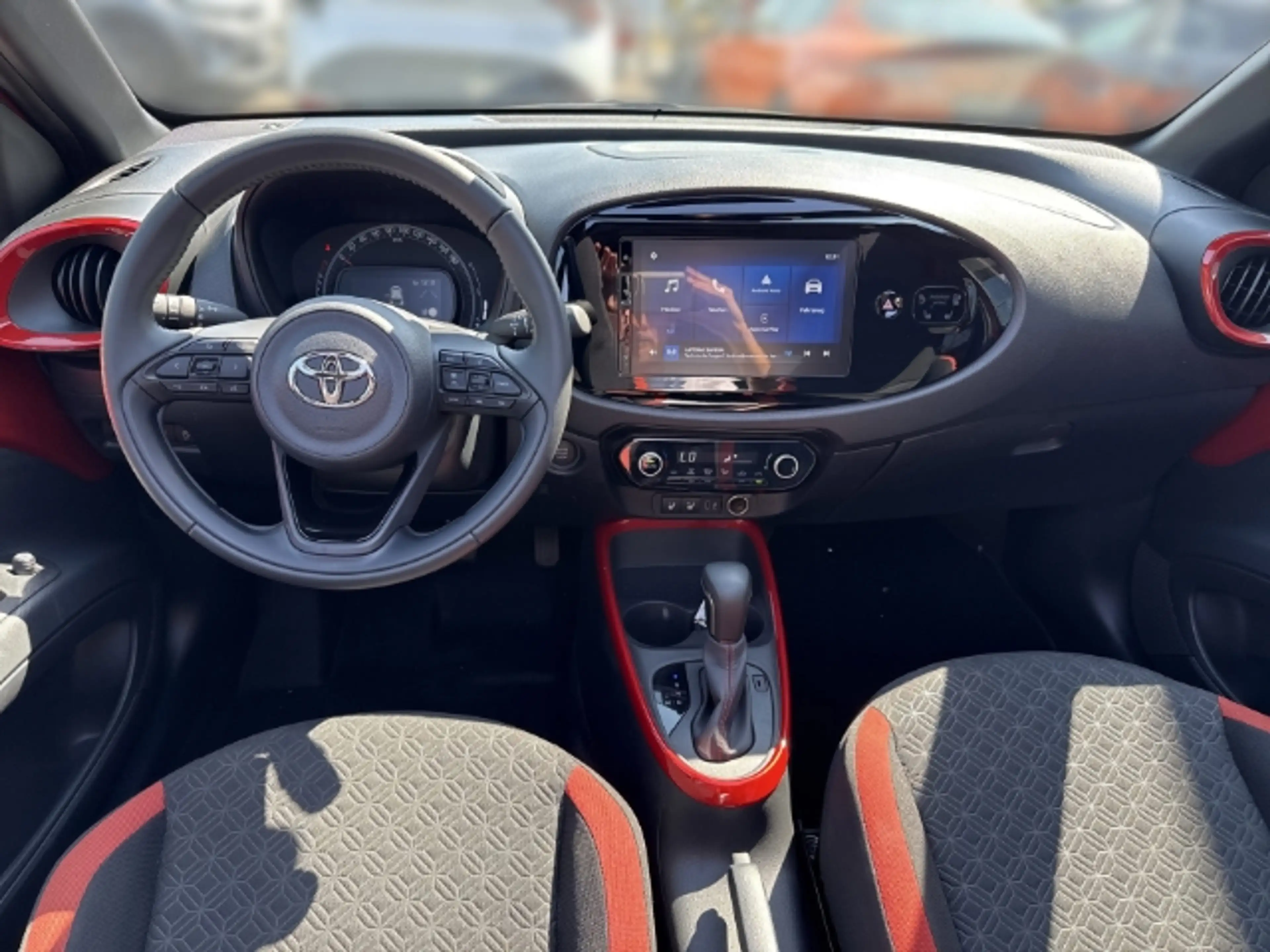 Toyota Aygo X Air Team D Faltdach LED Apple CarPlay Android Auto — photo 9