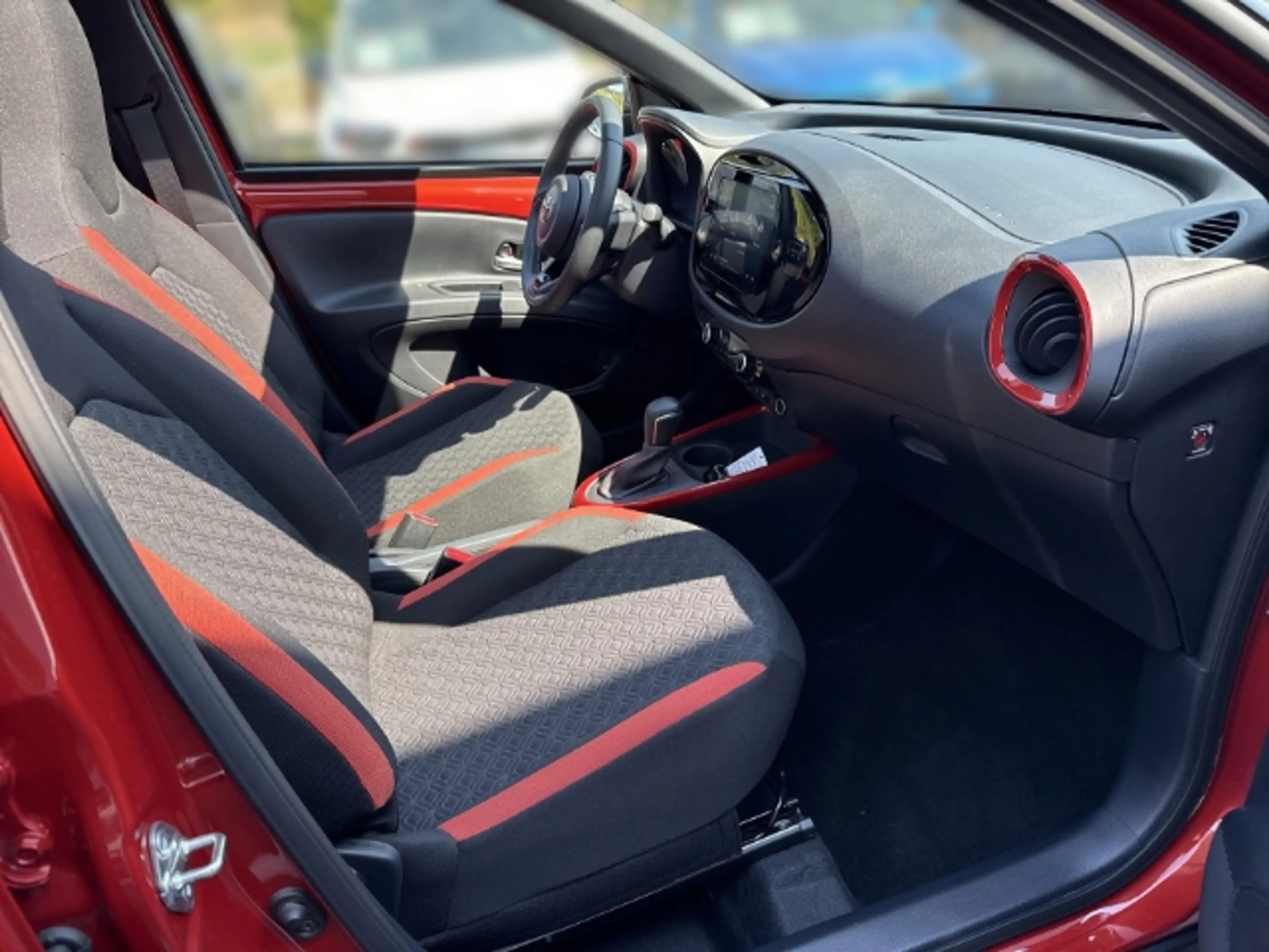Toyota Aygo X Air Team D Faltdach LED Apple CarPlay Android Auto — photo 12