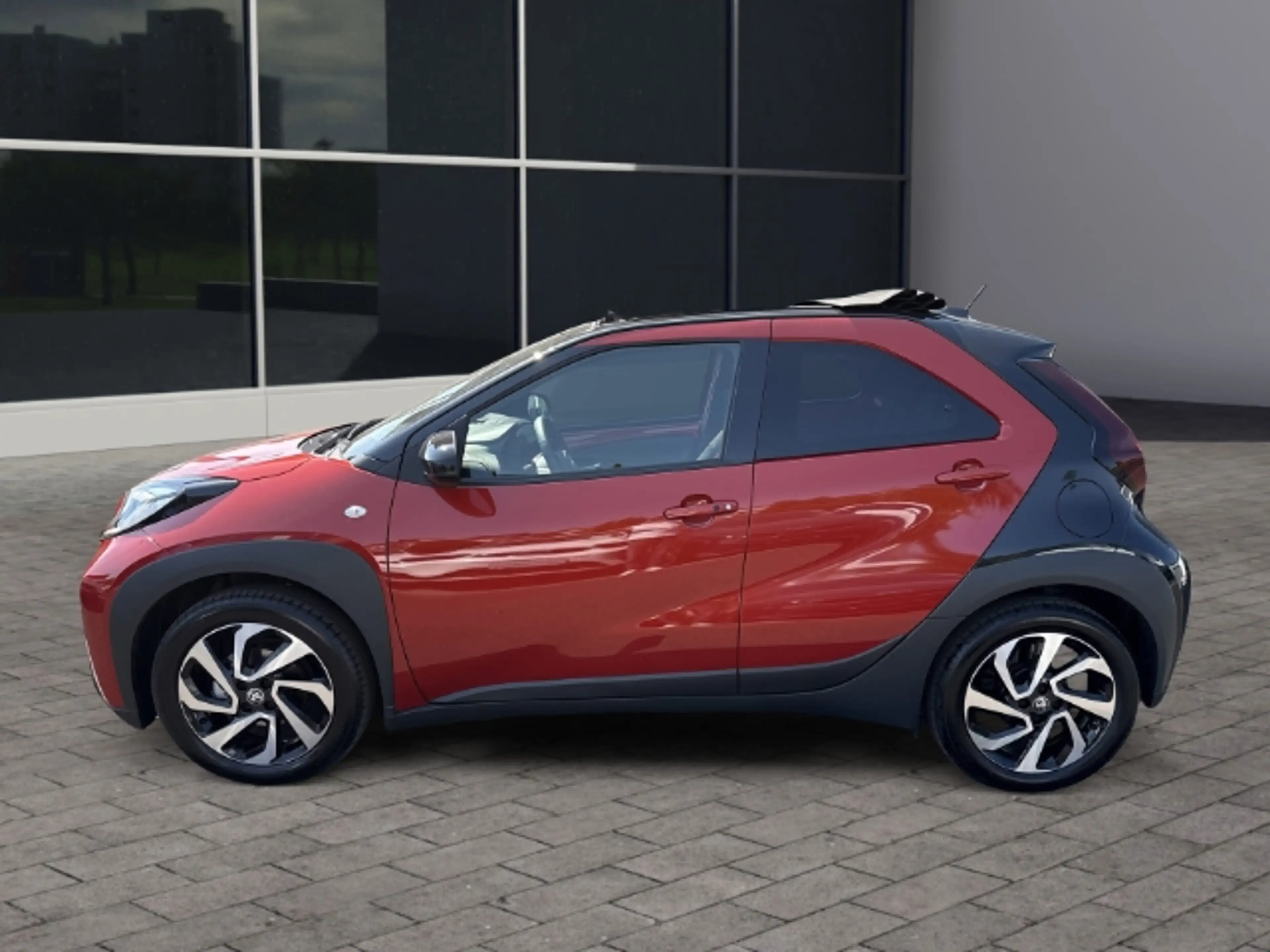 Toyota Aygo X Air Team D Faltdach LED Apple CarPlay Android Auto — photo 3